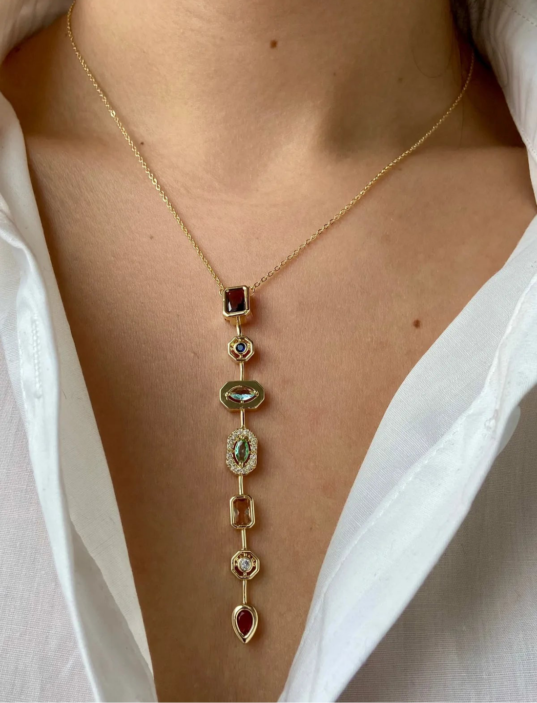 Renkli Taşlı Carla Uzun Gold Renk Kolye