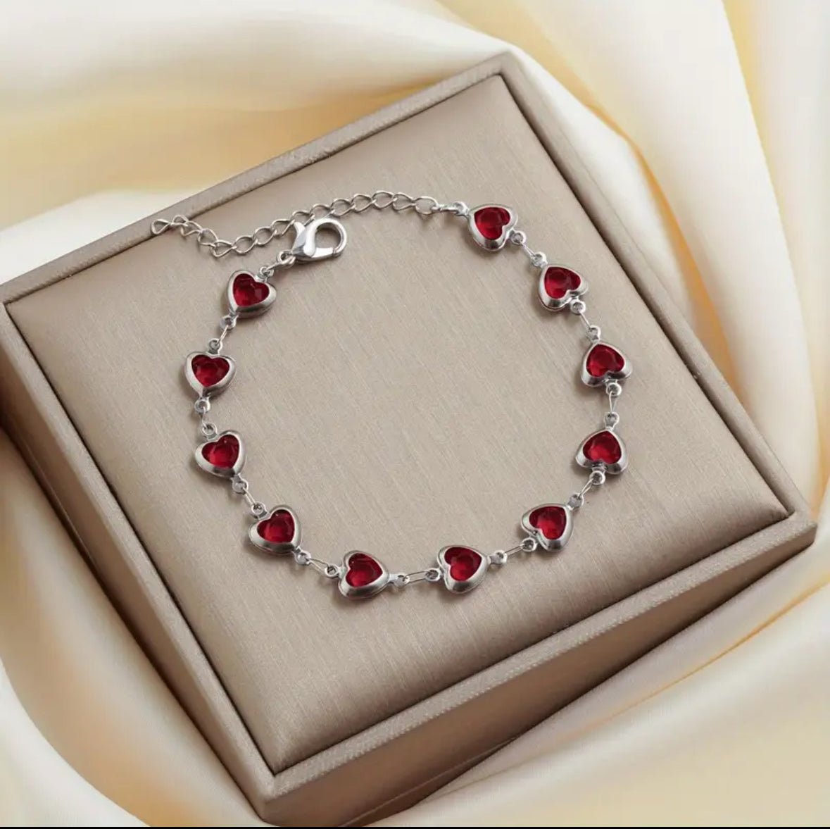 Kırmızı Taşlı Lovely Gümüş Renk Bileklik