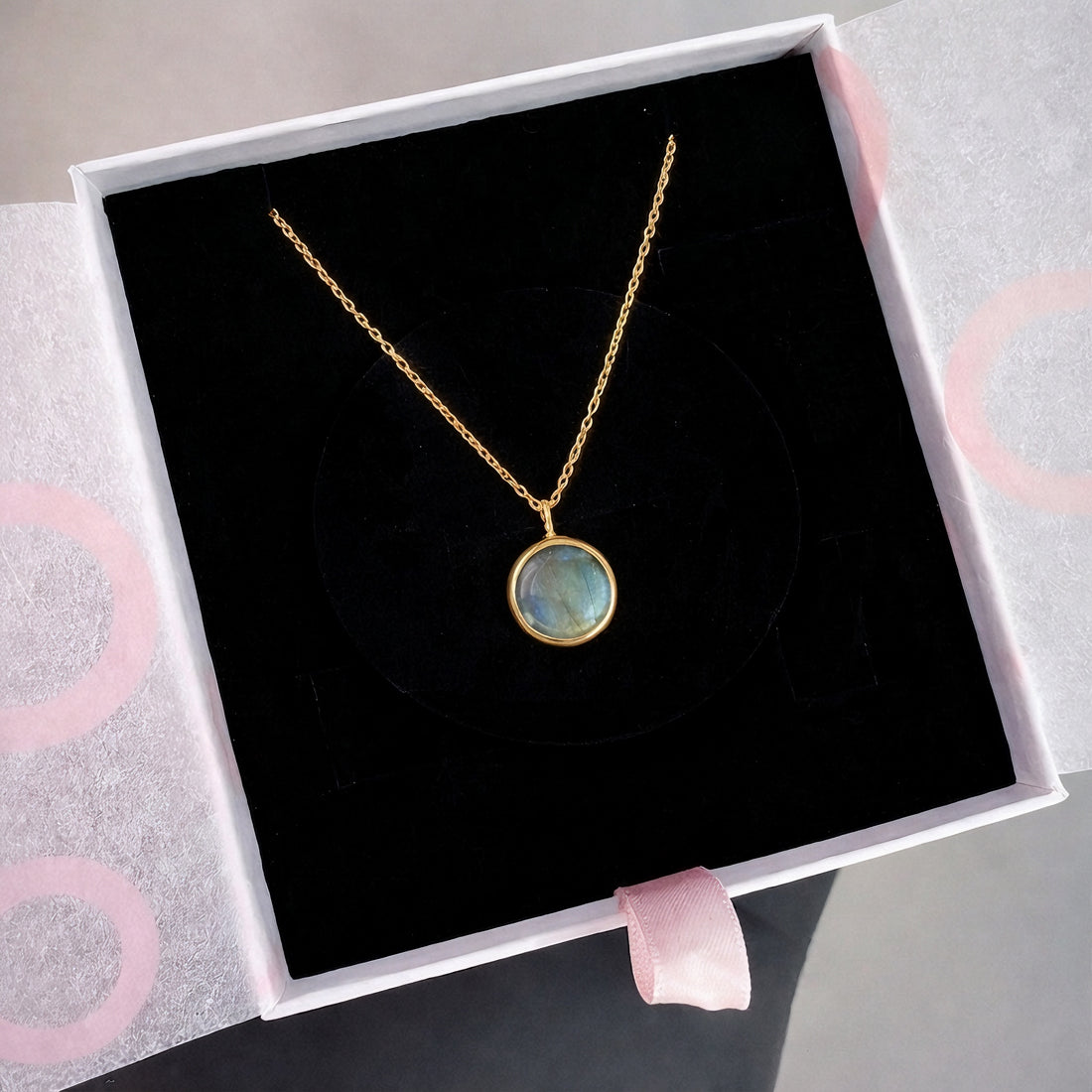 Labradorit Yuvarlak Gold Kolye
