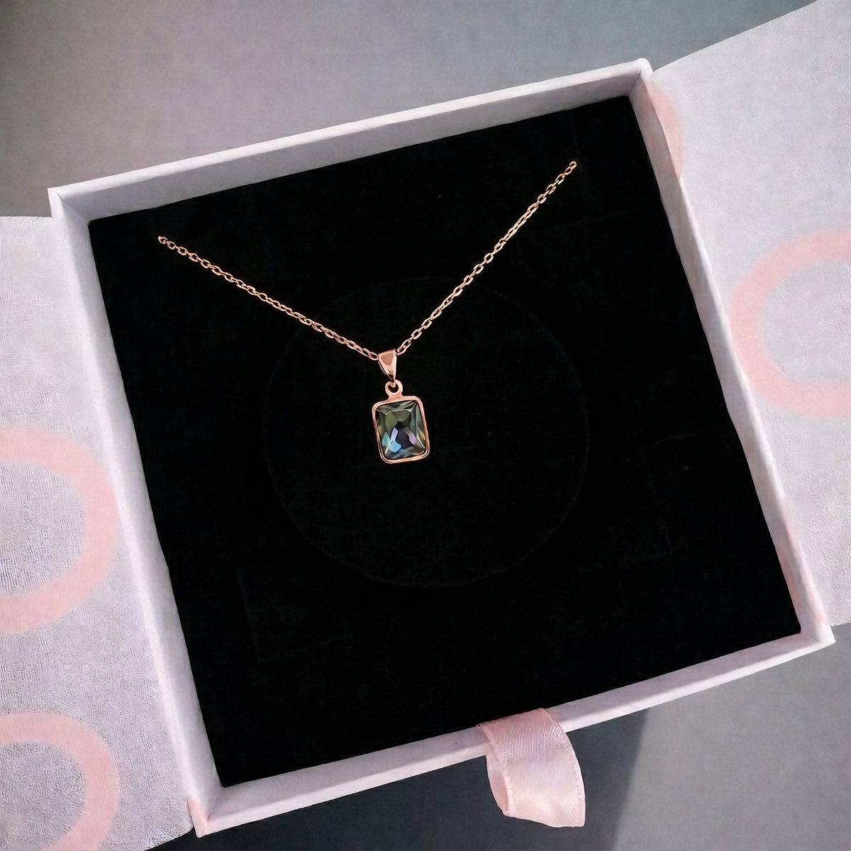 Mistik Topaz Minimal Dörtgen Rose Gold Kolye