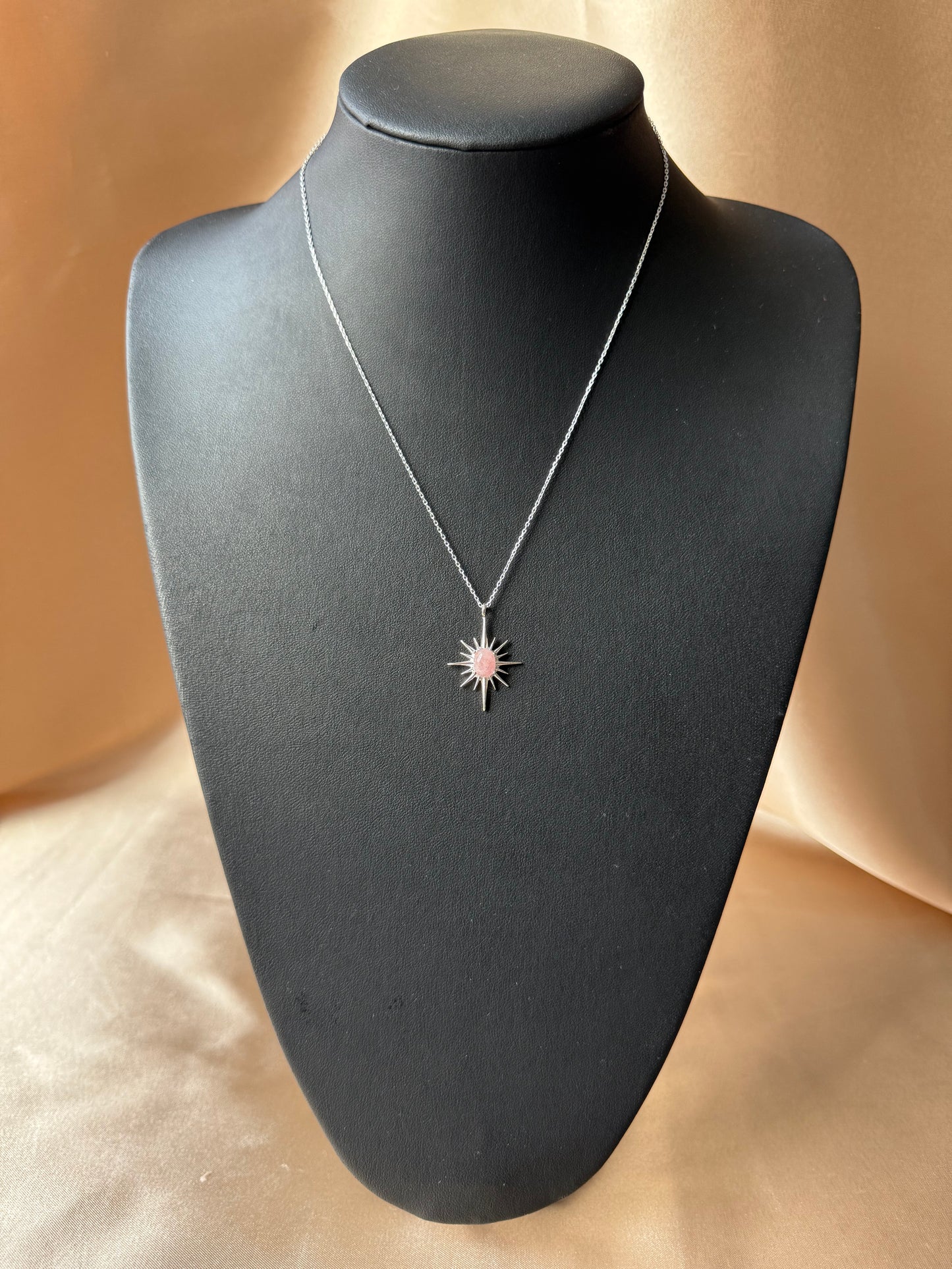 Pembe Kuvars Büyük Kuzey Yıldızı Gümüş Kolye