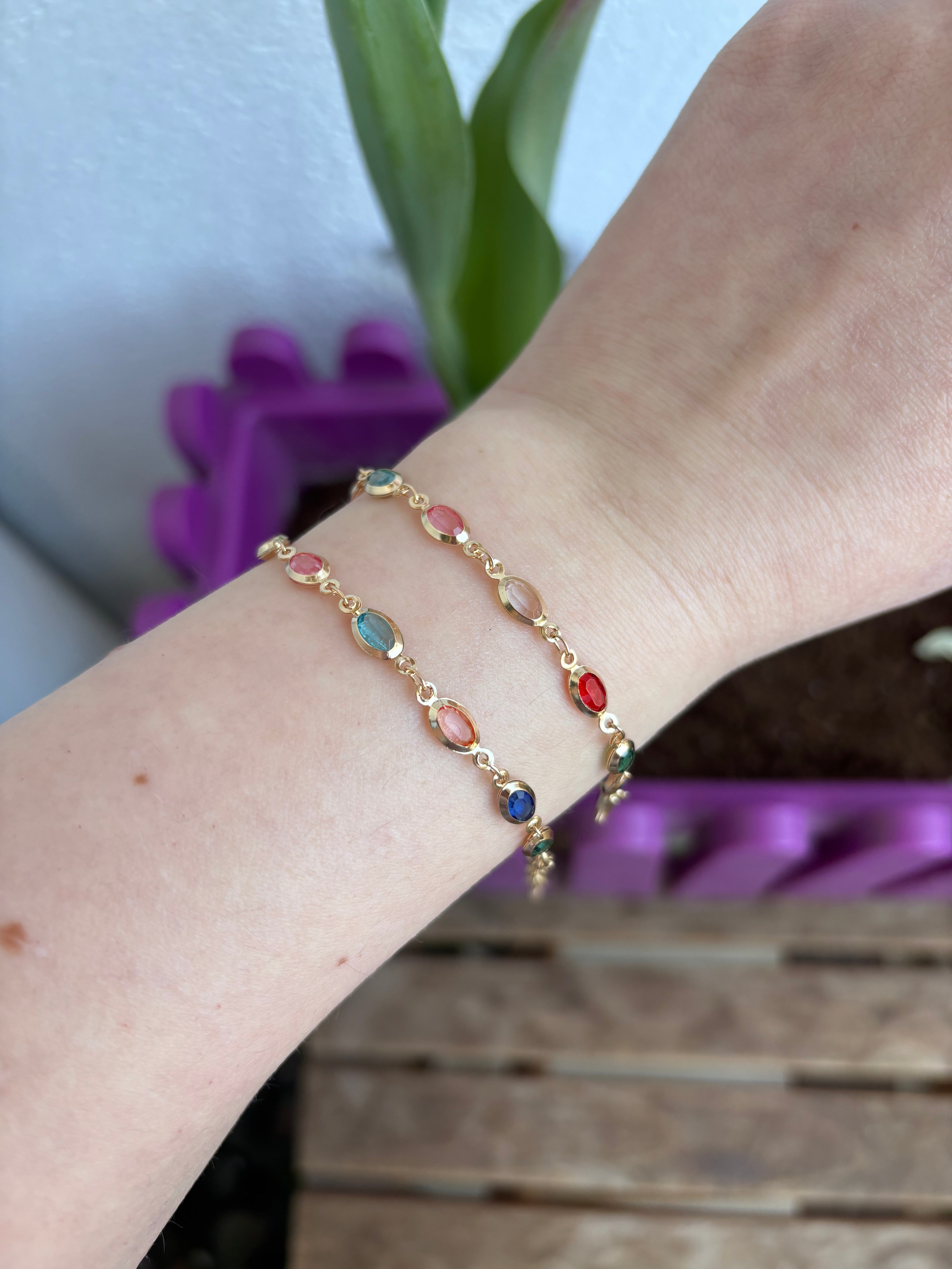 Renkli Taşlı Classy Gold Renk Bileklik