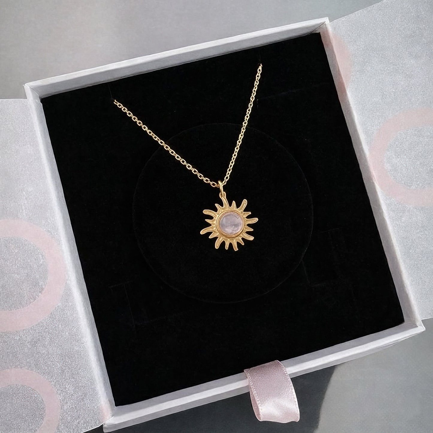 Pembe Kuvars Minimal Güneş Gold Kolye