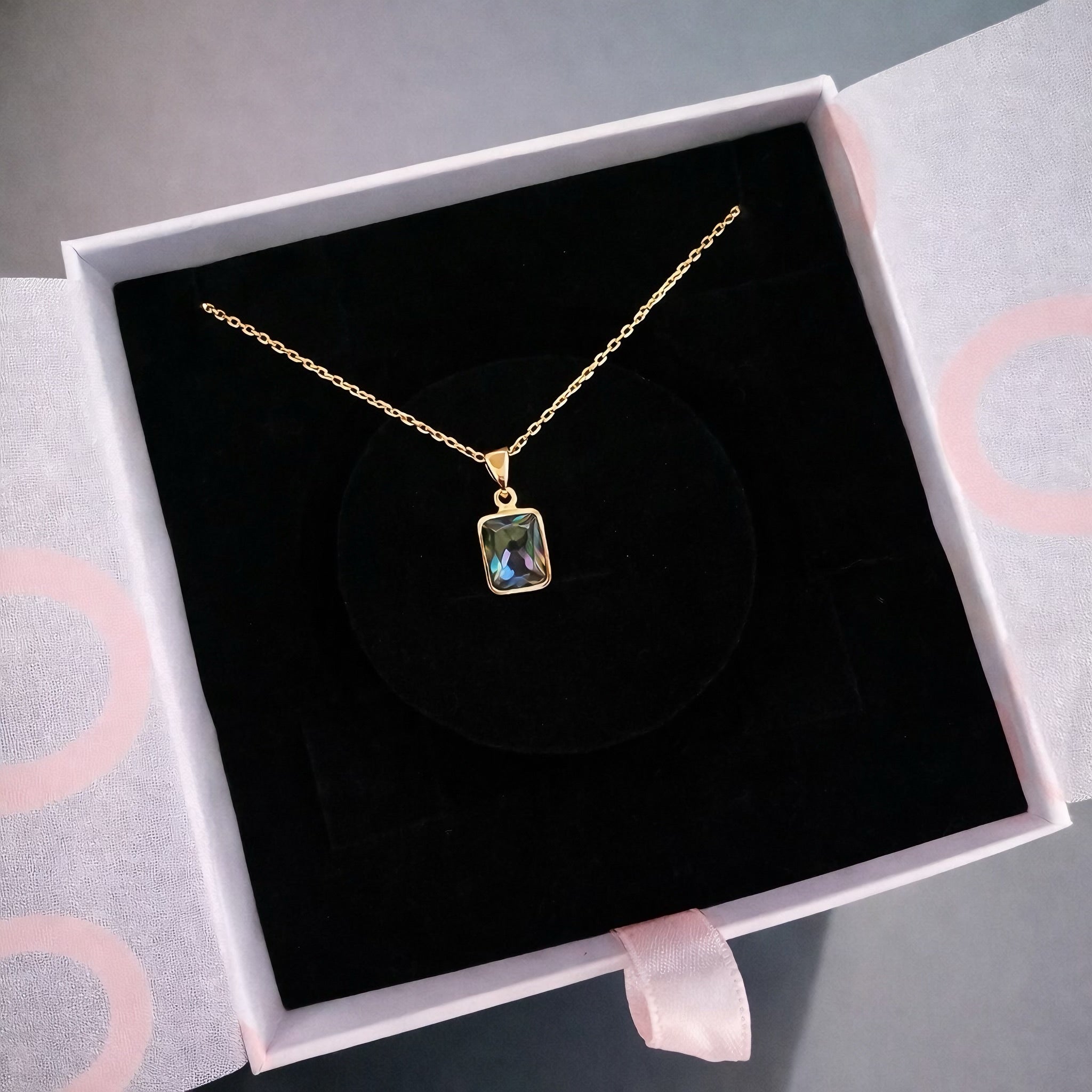 Mistik Topaz Minimal Dörtgen Gold Kolye