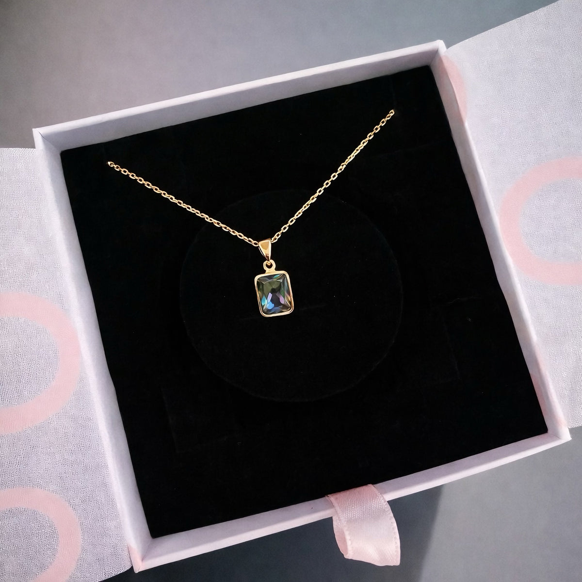 Mistik Topaz Minimal Dörtgen Gold Kolye