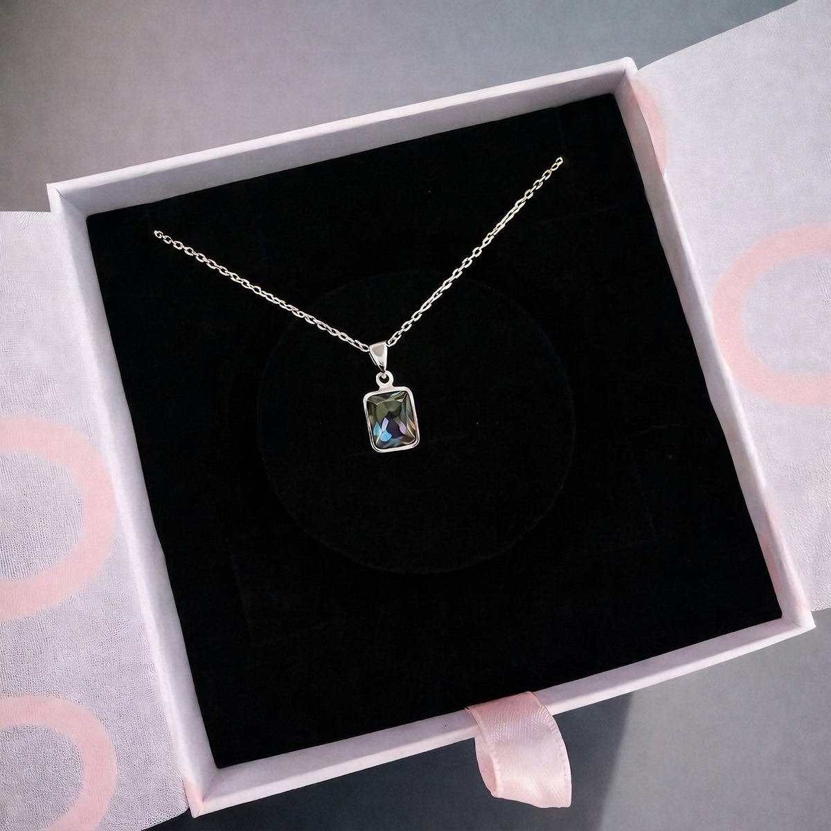 Mistik Topaz Minimal Dörtgen Gümüş Kolye