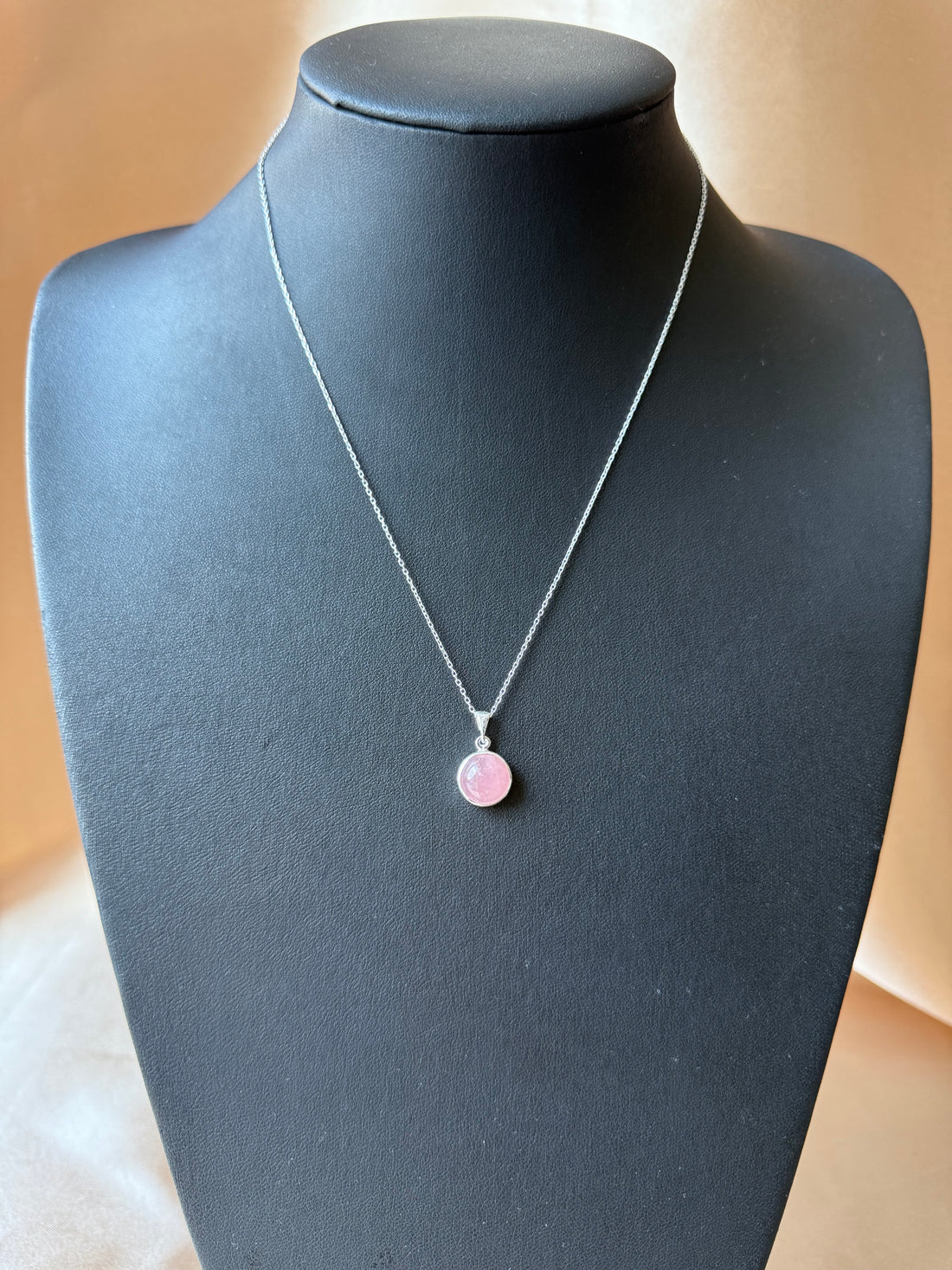 Pembe Kuvars Yuvarlak Gümüş Kolye