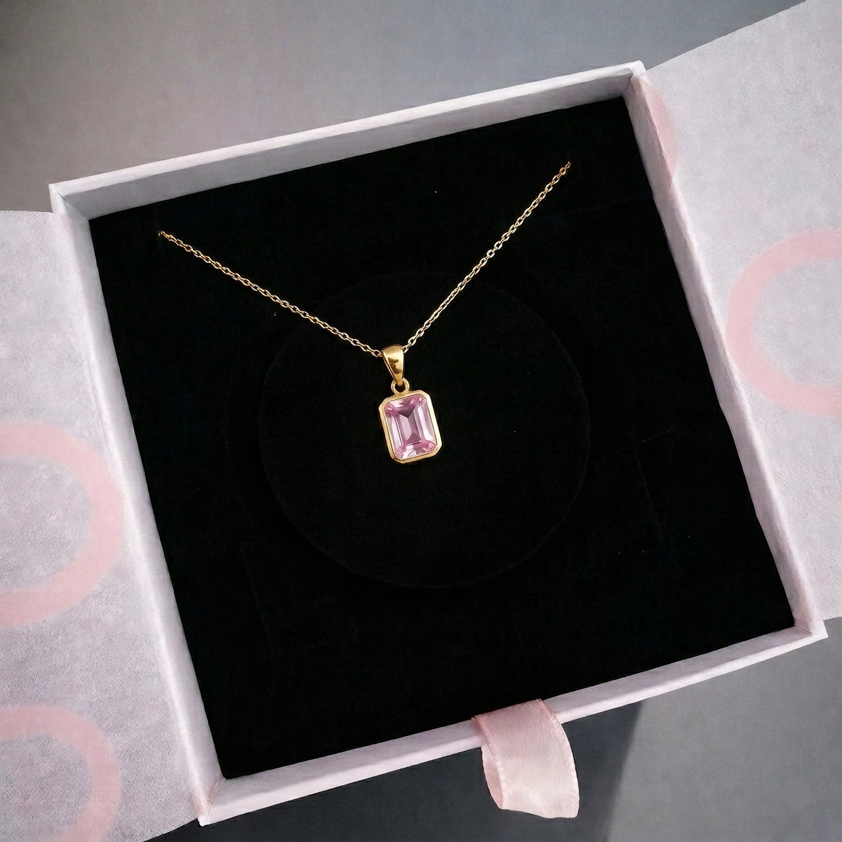Pembe Kuvars Minimal Dörtgen Gold Kolye