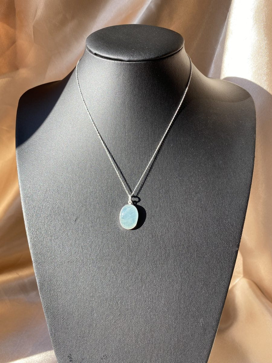 Akuamarin Büyük Oval Gümüş Kolye