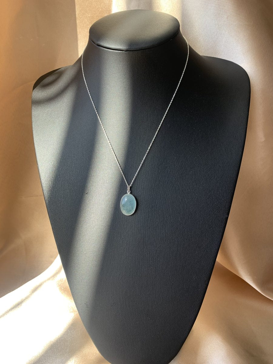 Akuamarin Büyük Oval Gümüş Kolye