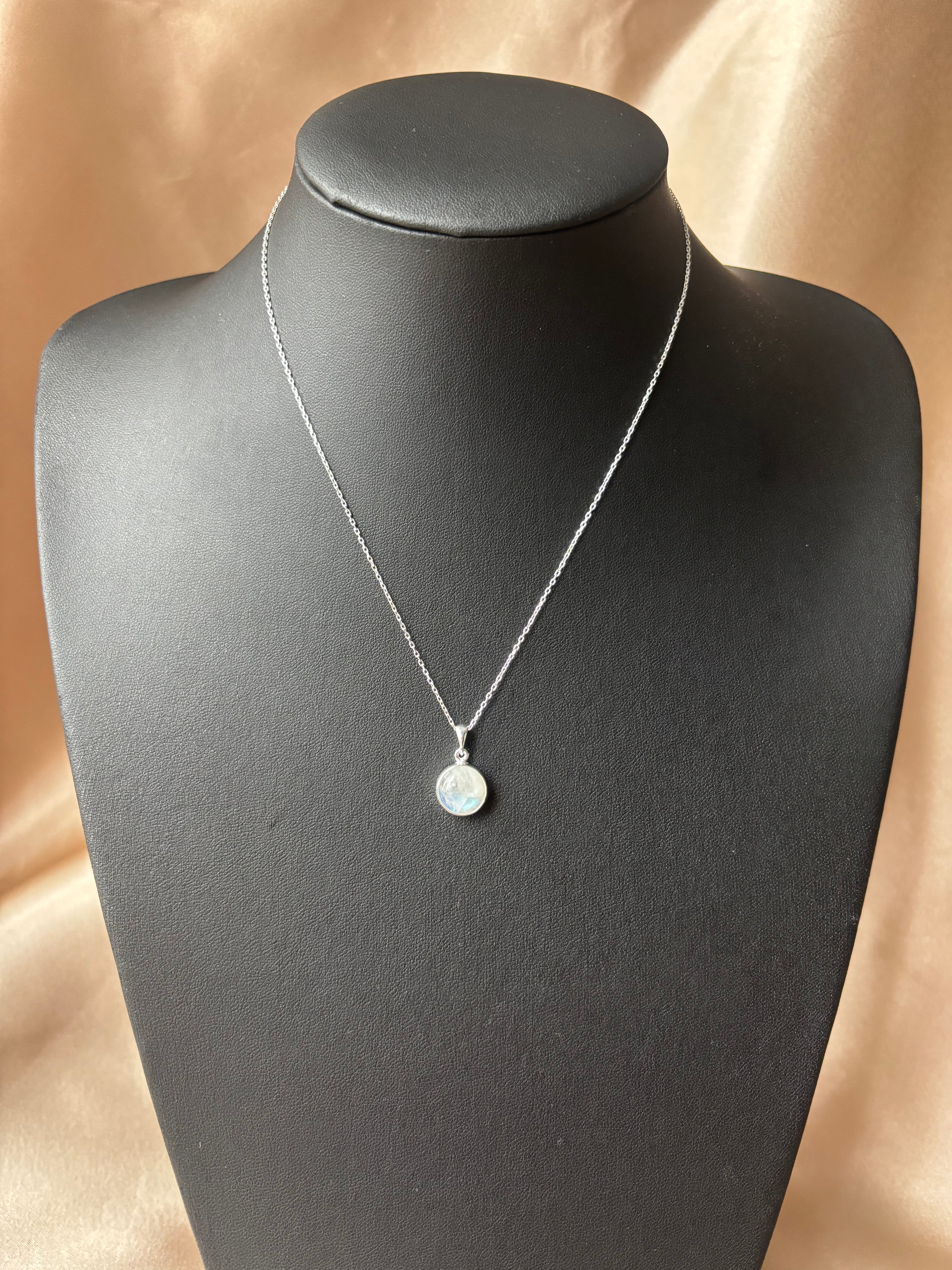 Ay Taşı Yuvarlak Gümüş Kolye