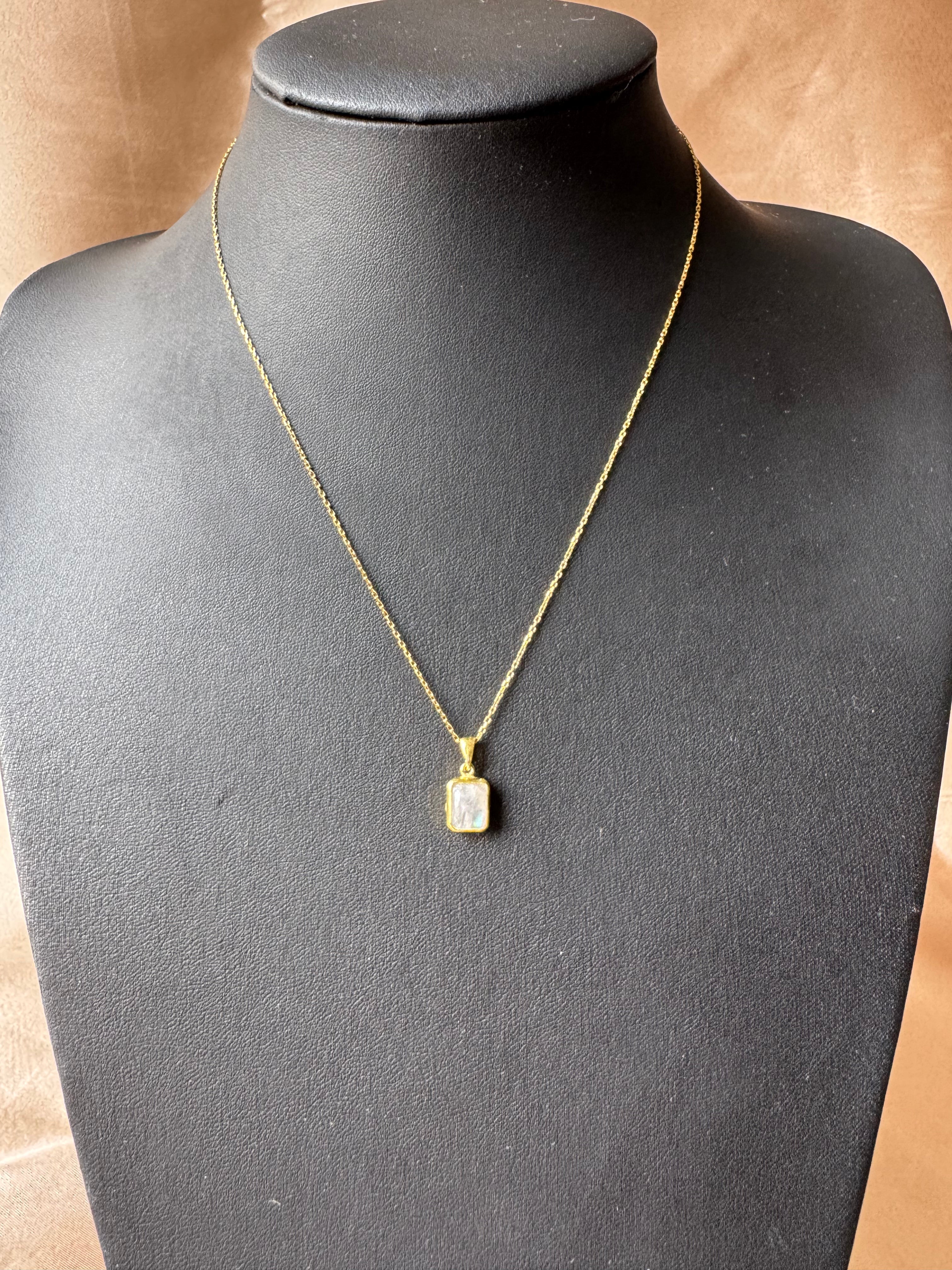 Ay Taşı Minimal Dörtgen Gold Kolye