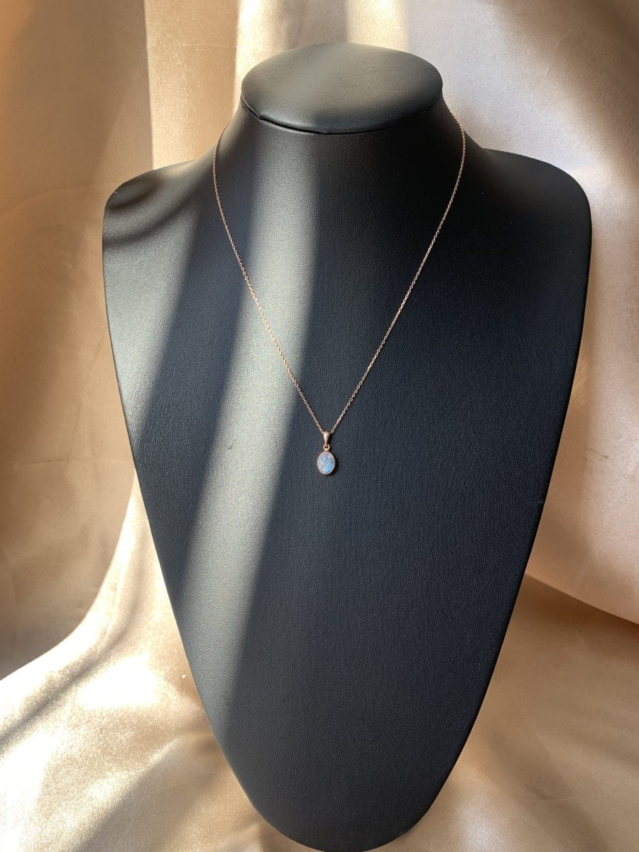 Ay Taşı Minimal Rose Gold Kolye