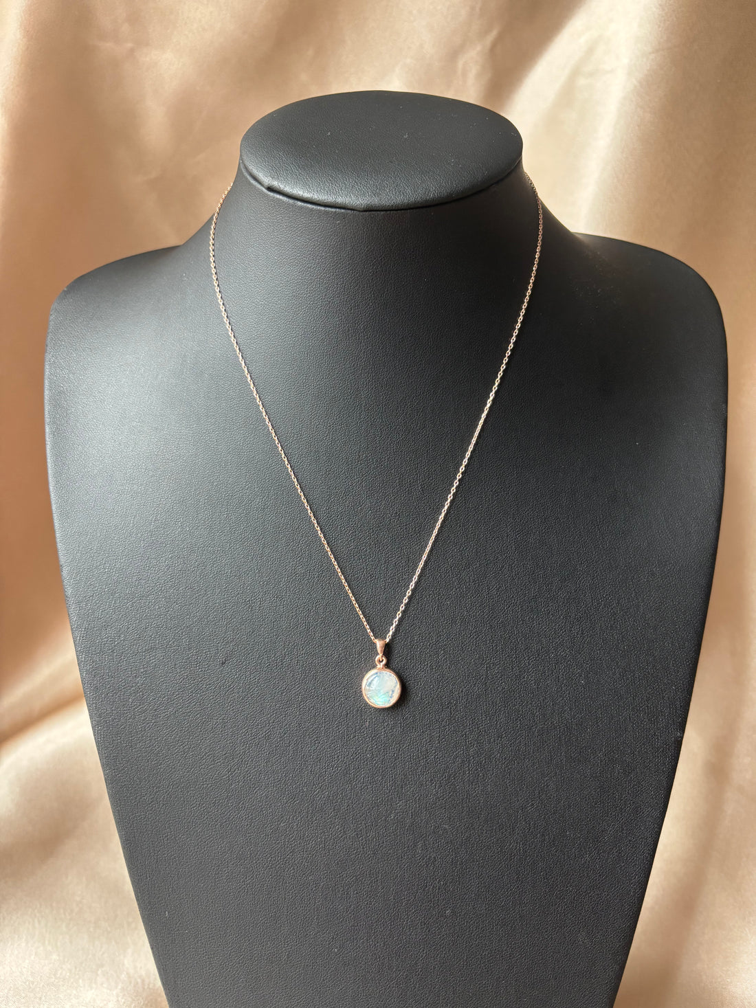 Ay Taşı Yuvarlak Rose Gold Kolye