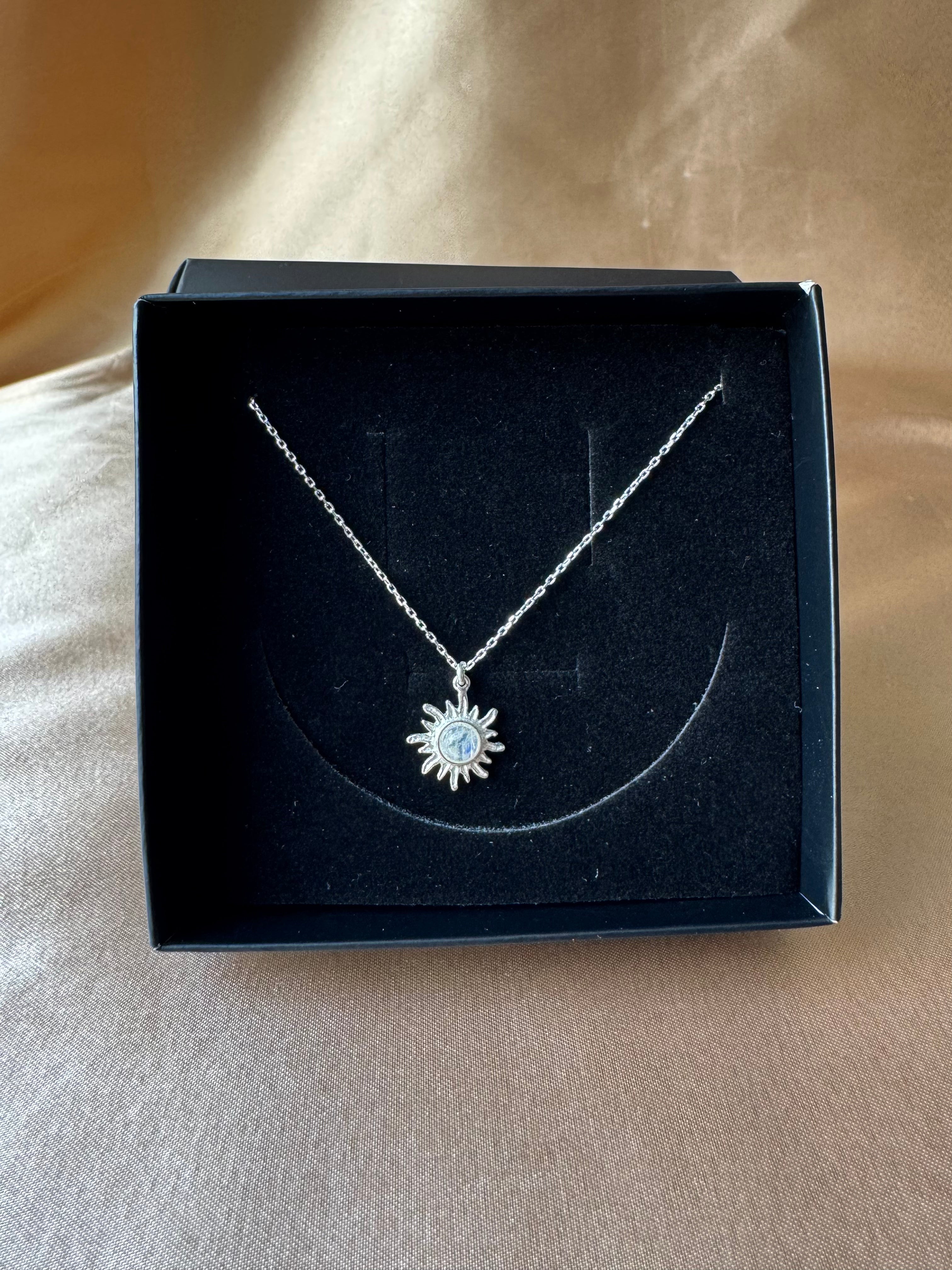 Ay Taşı Minimal Güneş Gümüş Kolye