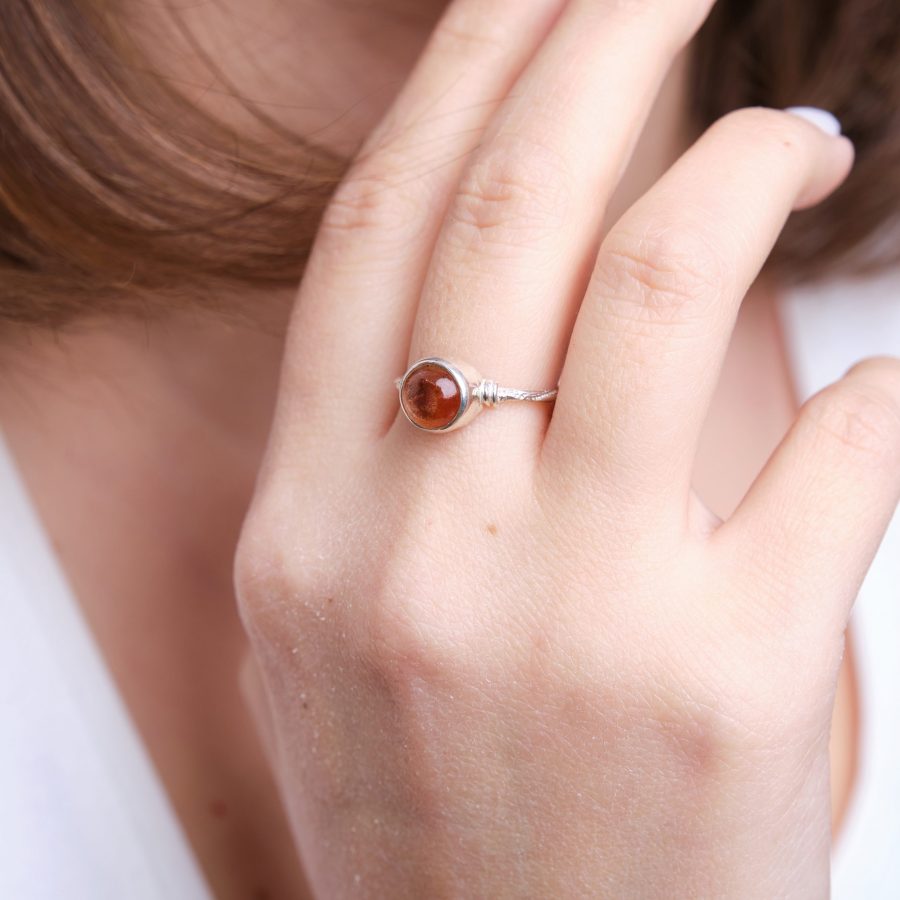 Güneş Taşı Yuvarlak Gümüş Yüzük