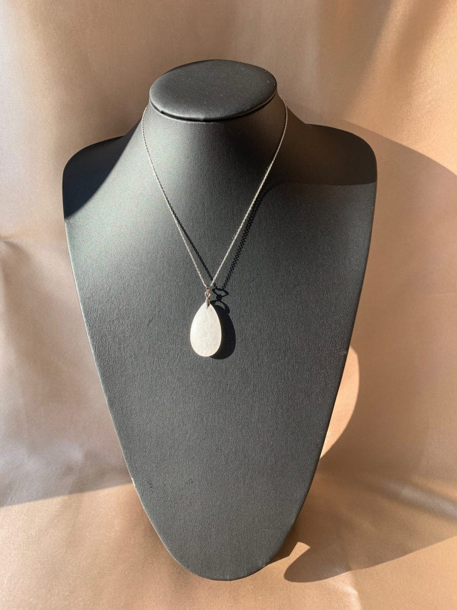 Kristal Kuvars Uzun İnce Damla Kolye