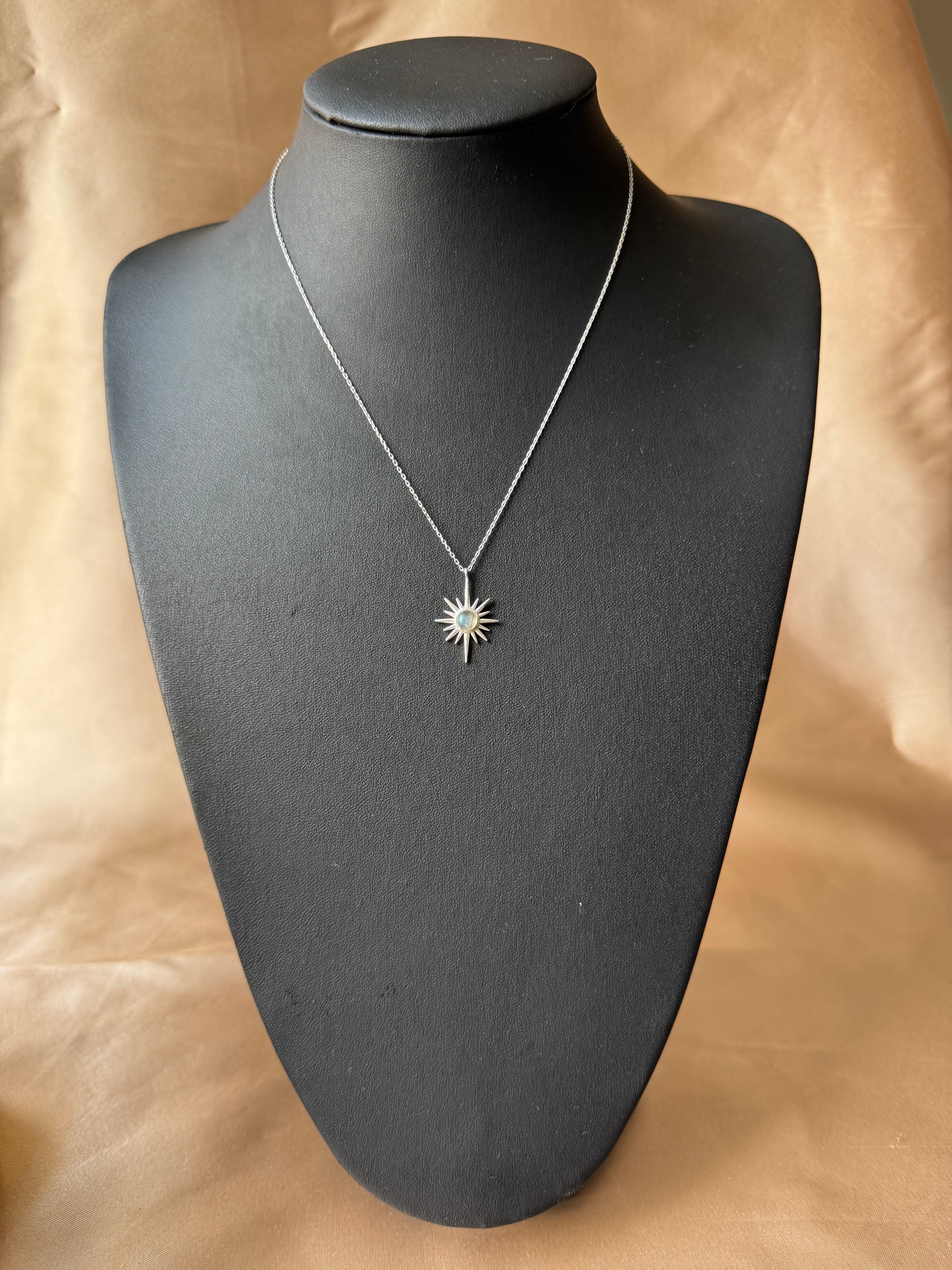 Labradorit Kuzey Yıldızı Gümüş Kolye