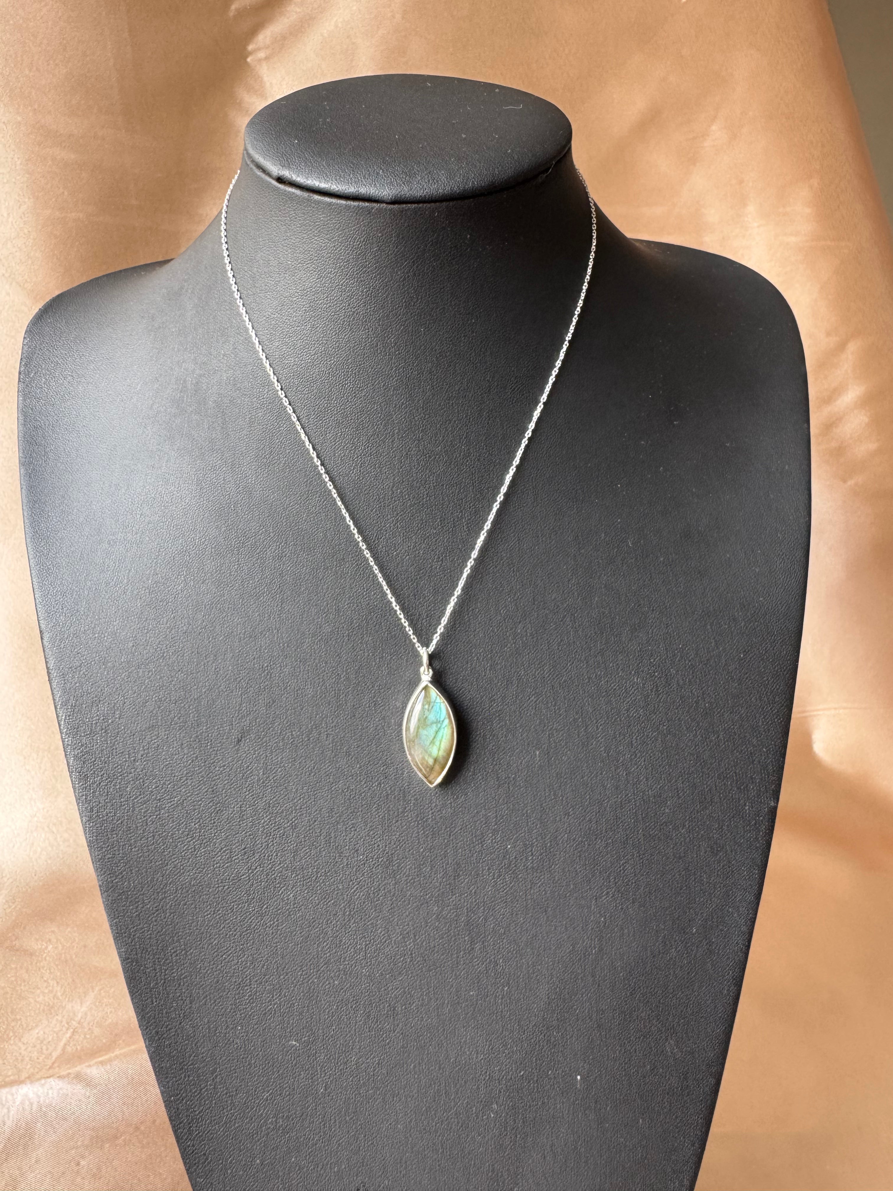 Labradorit Markiz Gümüş Kolye