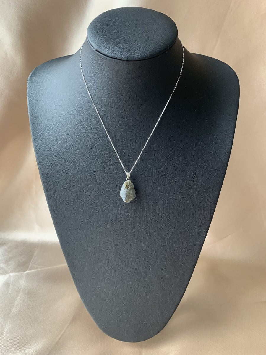 Labradorit İşlenmemiş Kolye