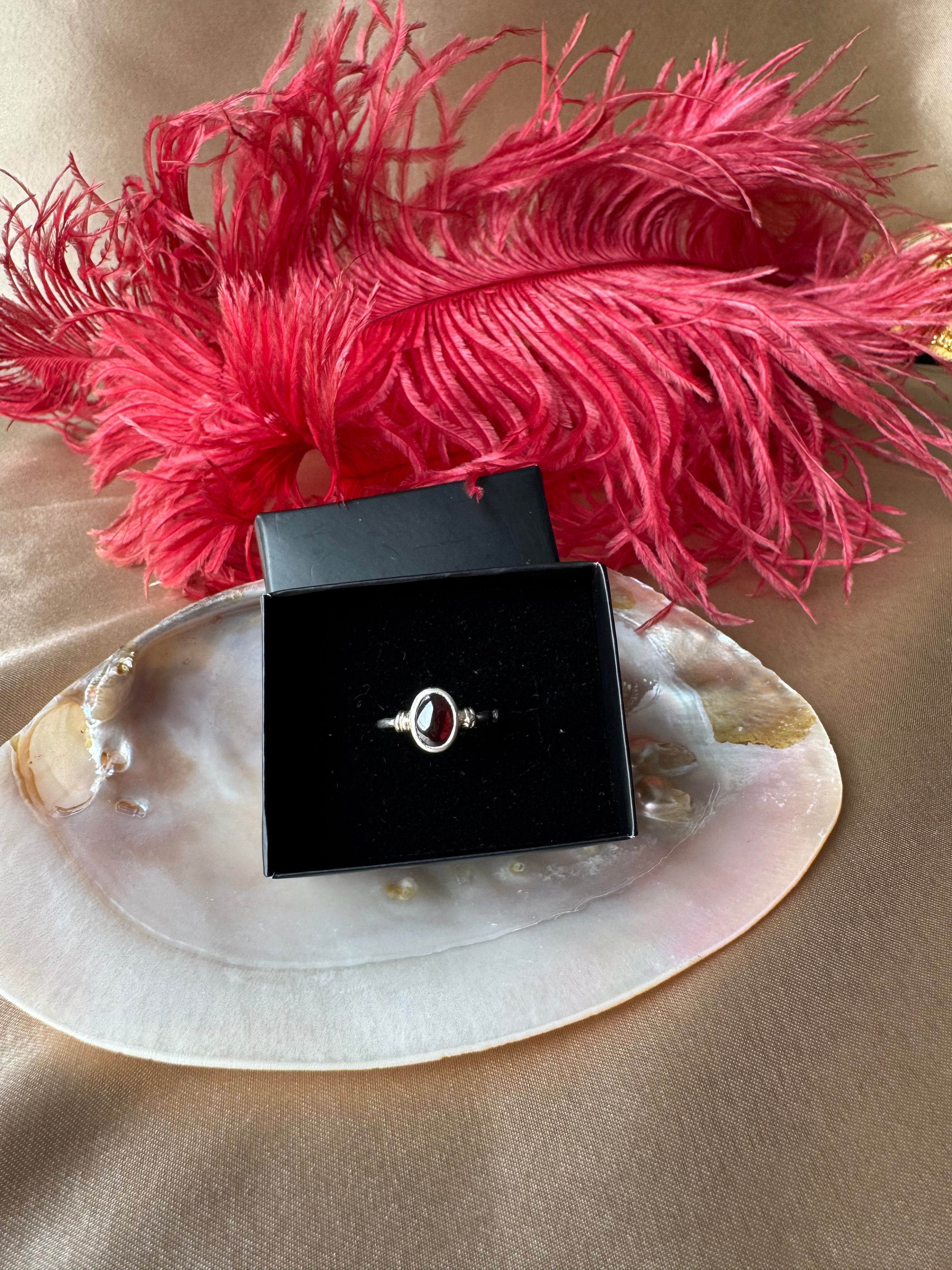 Lal Taşı (Garnet) Diana Gümüş Yüzük