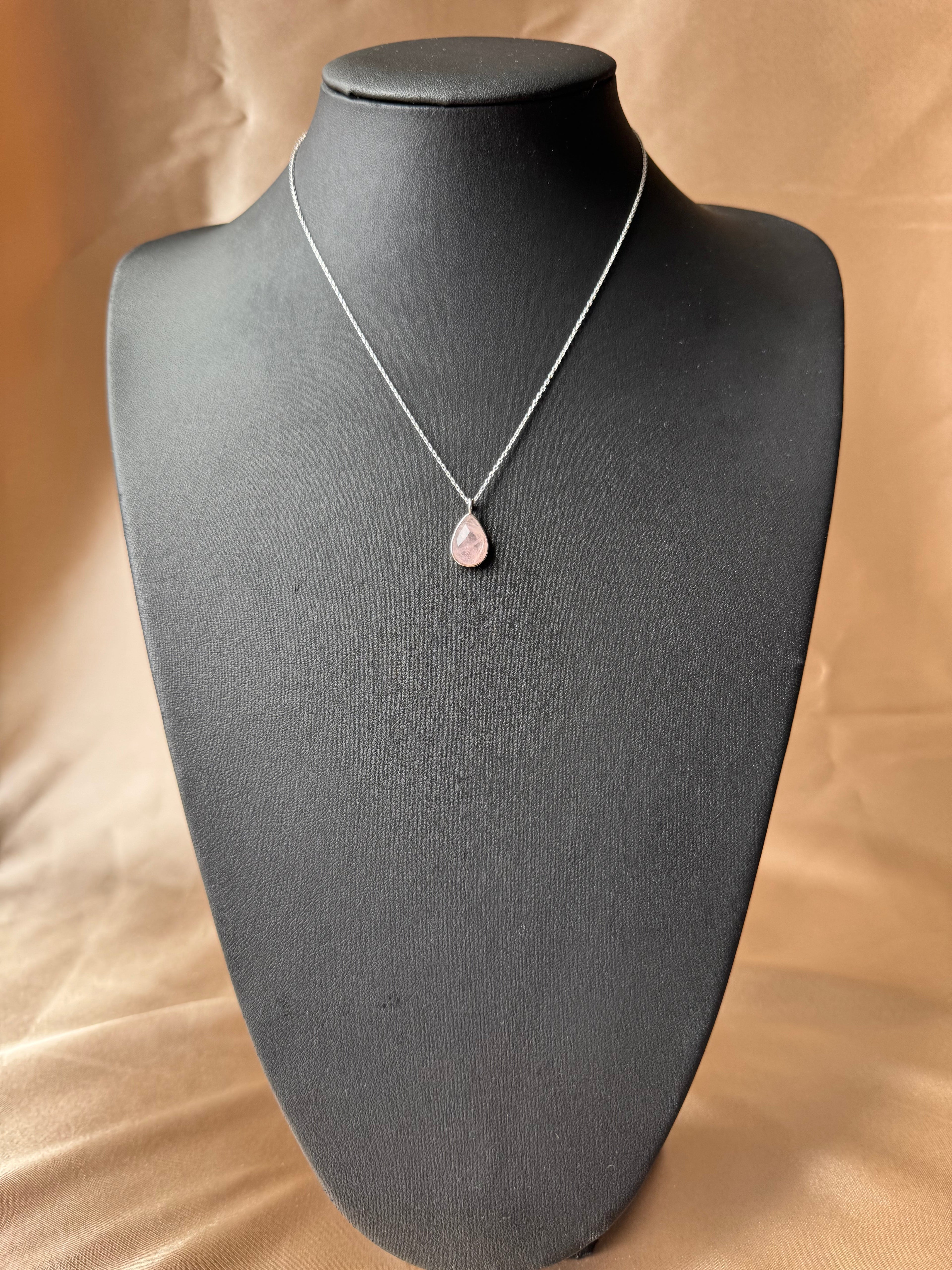 Pembe Kuvars Fasetli Damla Kolye