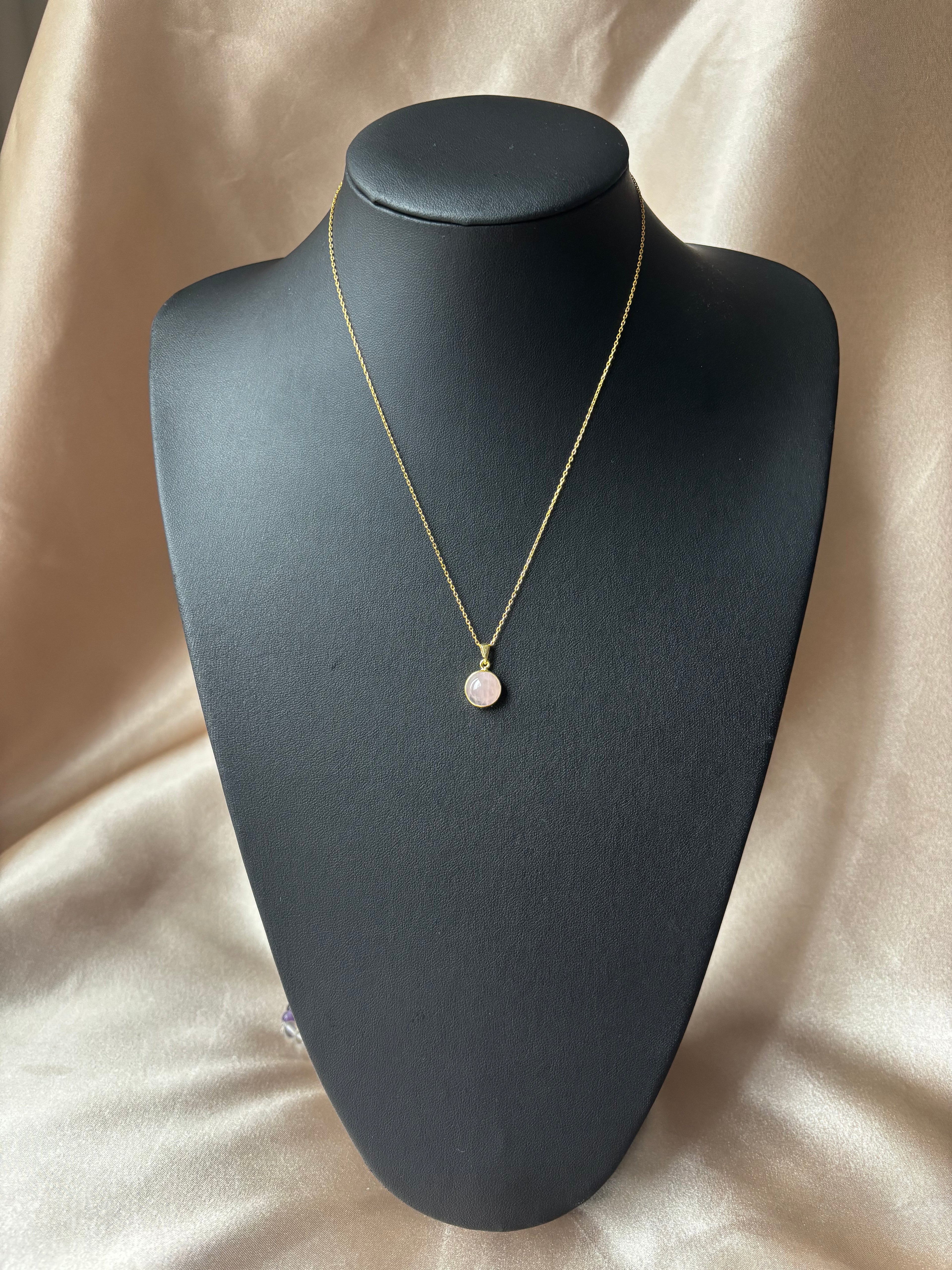 Pembe Kuvars Yuvarlak Gold Kolye