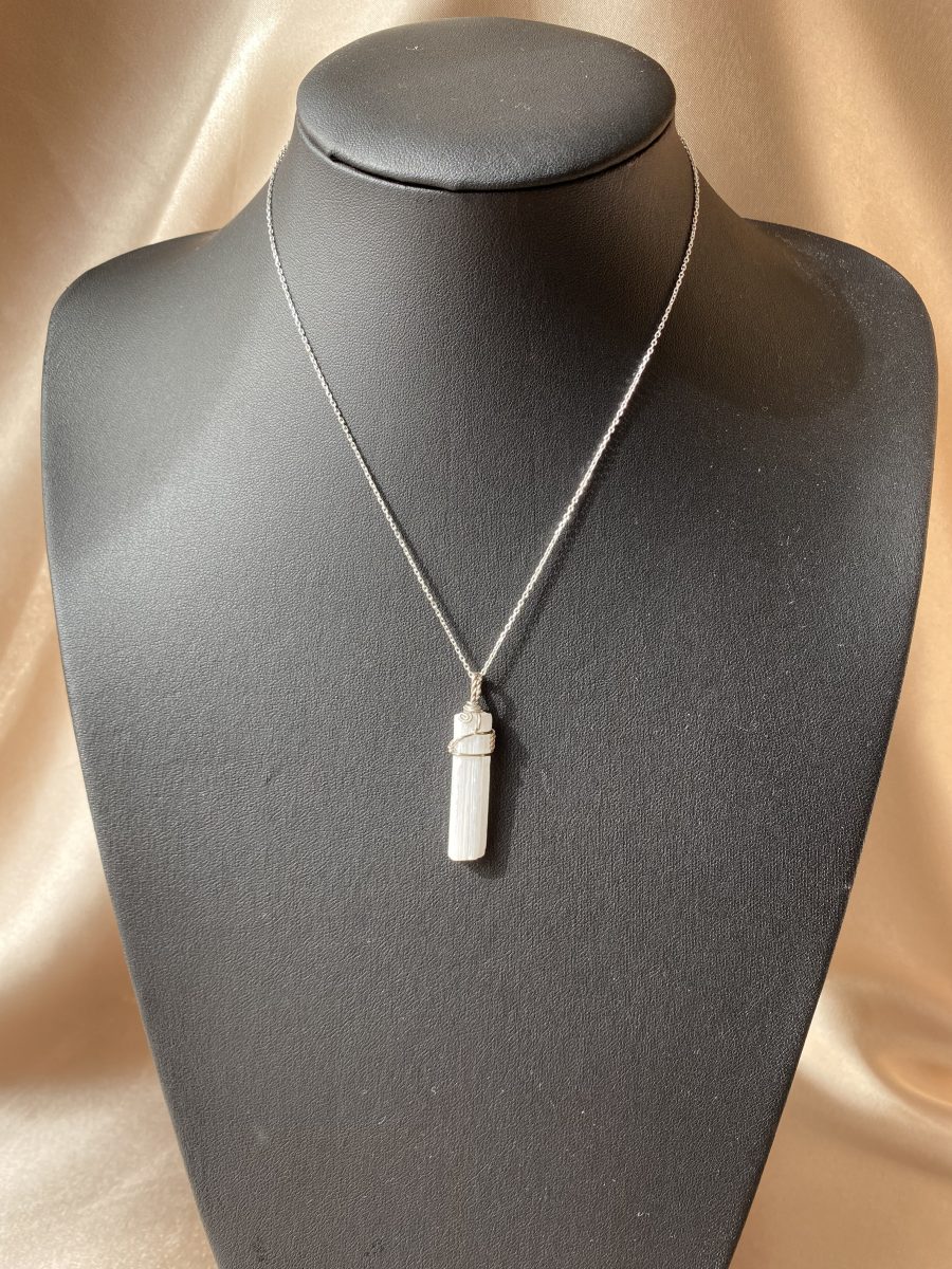 Selenit Sarmal Kolye