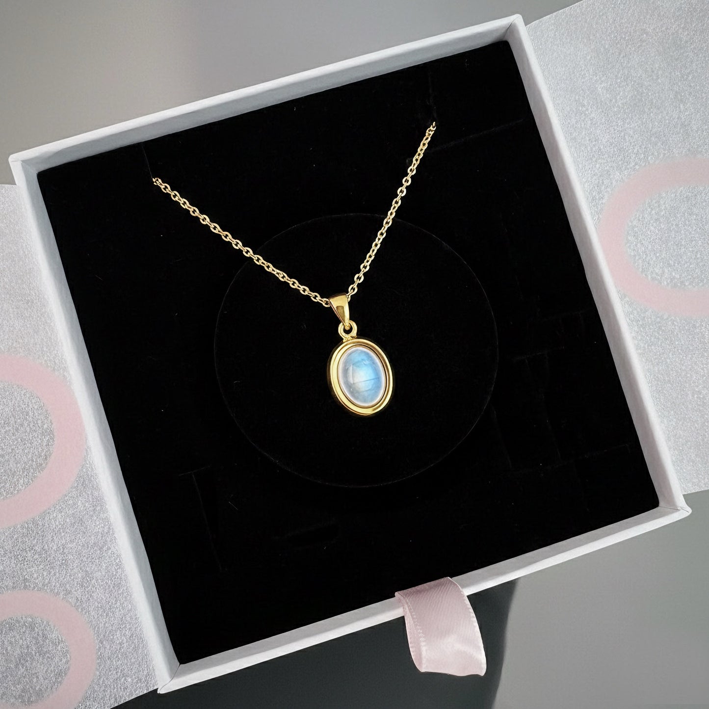 Ay Taşı Minimal Vintage Gold Kolye