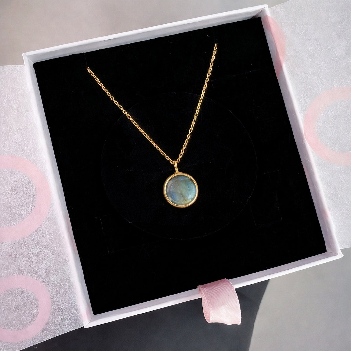 Labradorit Yuvarlak Gold Kolye
