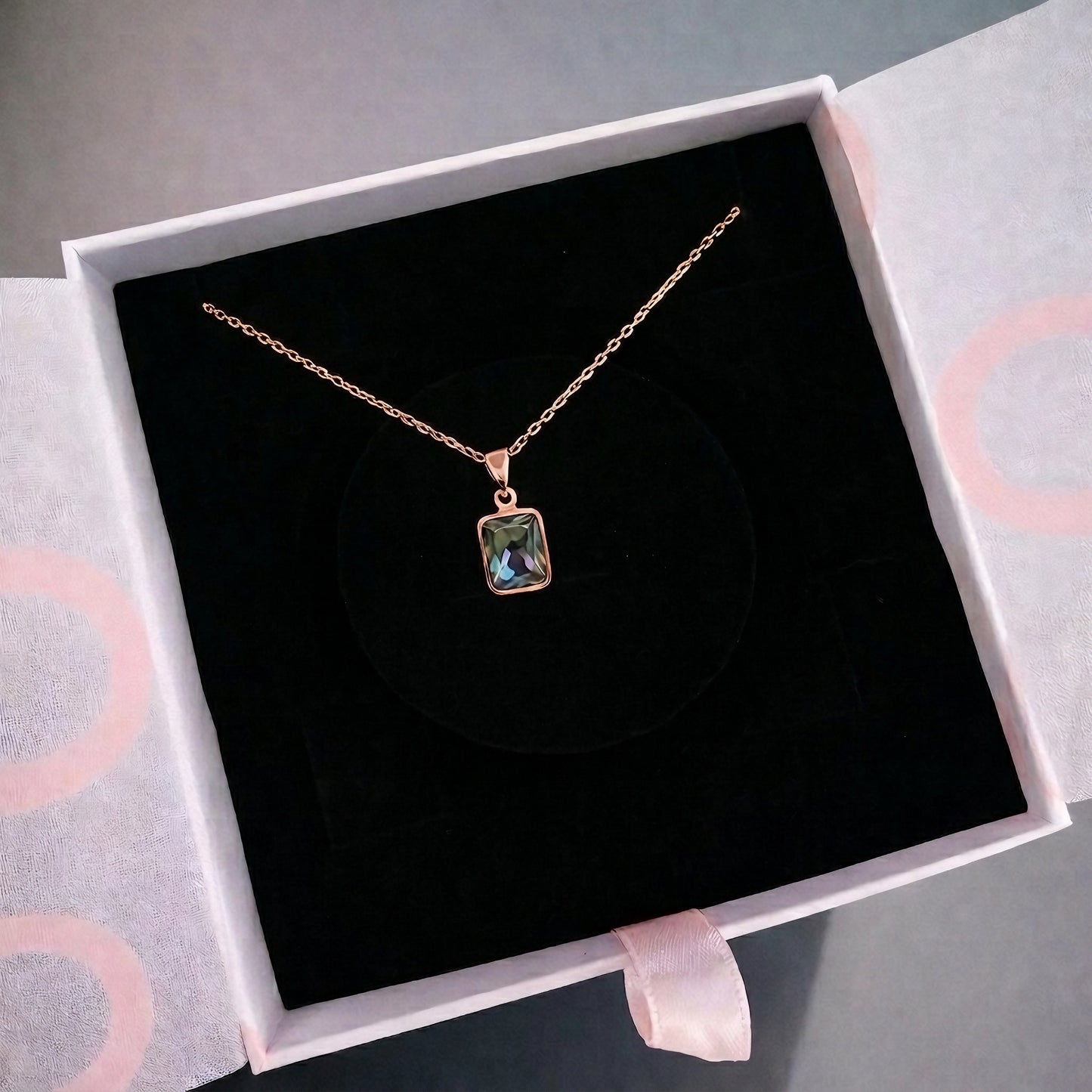 Mistik Topaz Minimal Dörtgen Rose Gold Kolye
