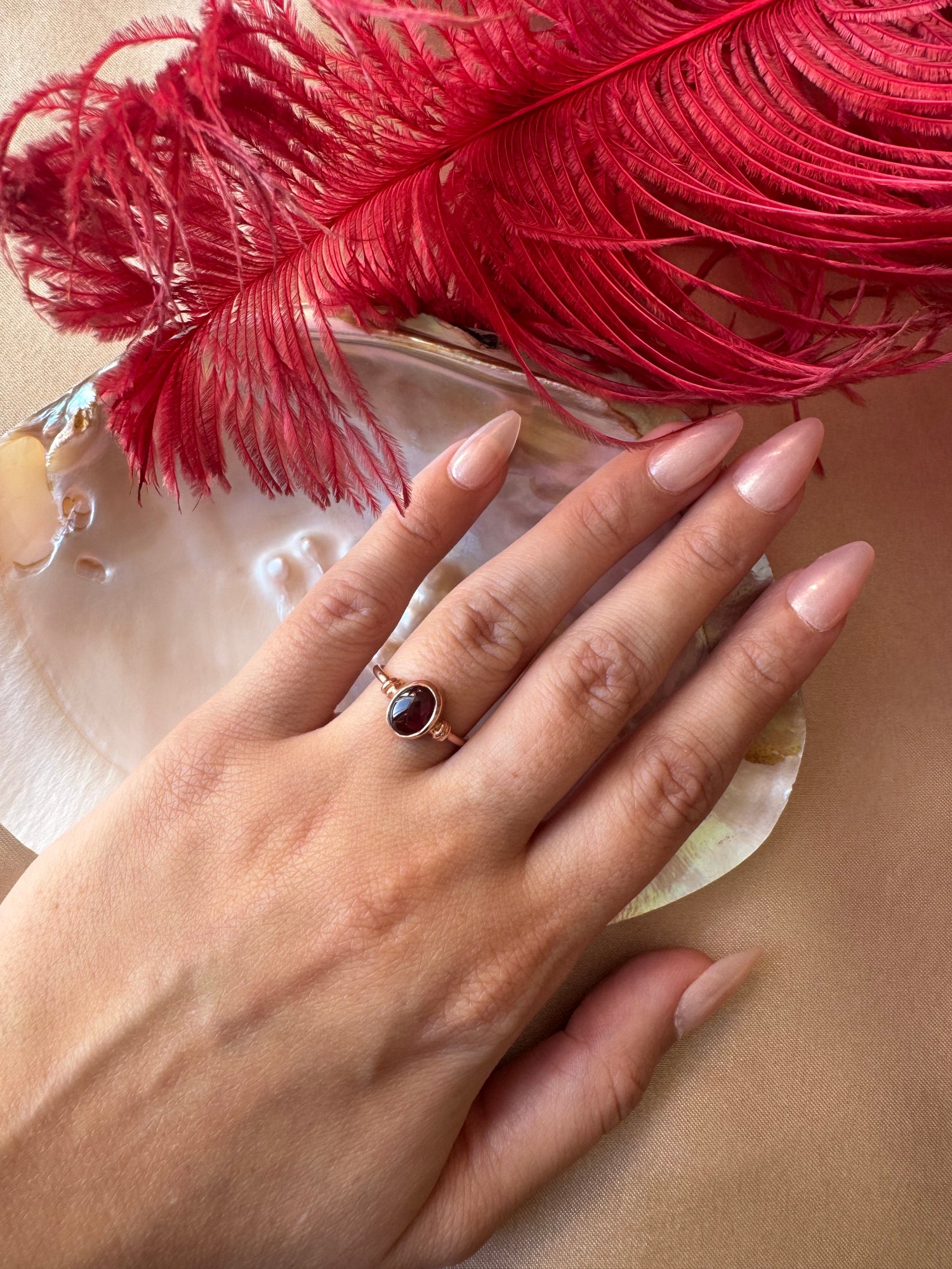 Lal Taşı (Garnet) Diana Rose Gold Yüzük