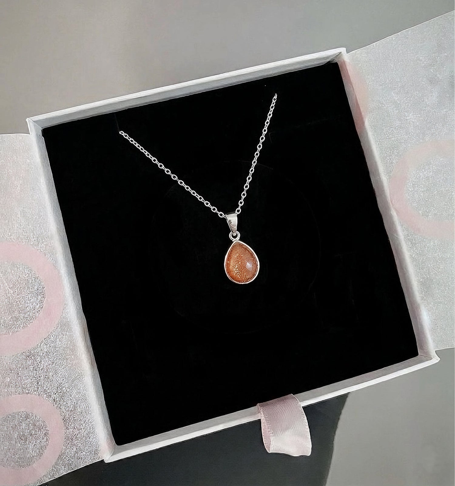 Güneş Taşı Minimal Damy Gümüş Kolye