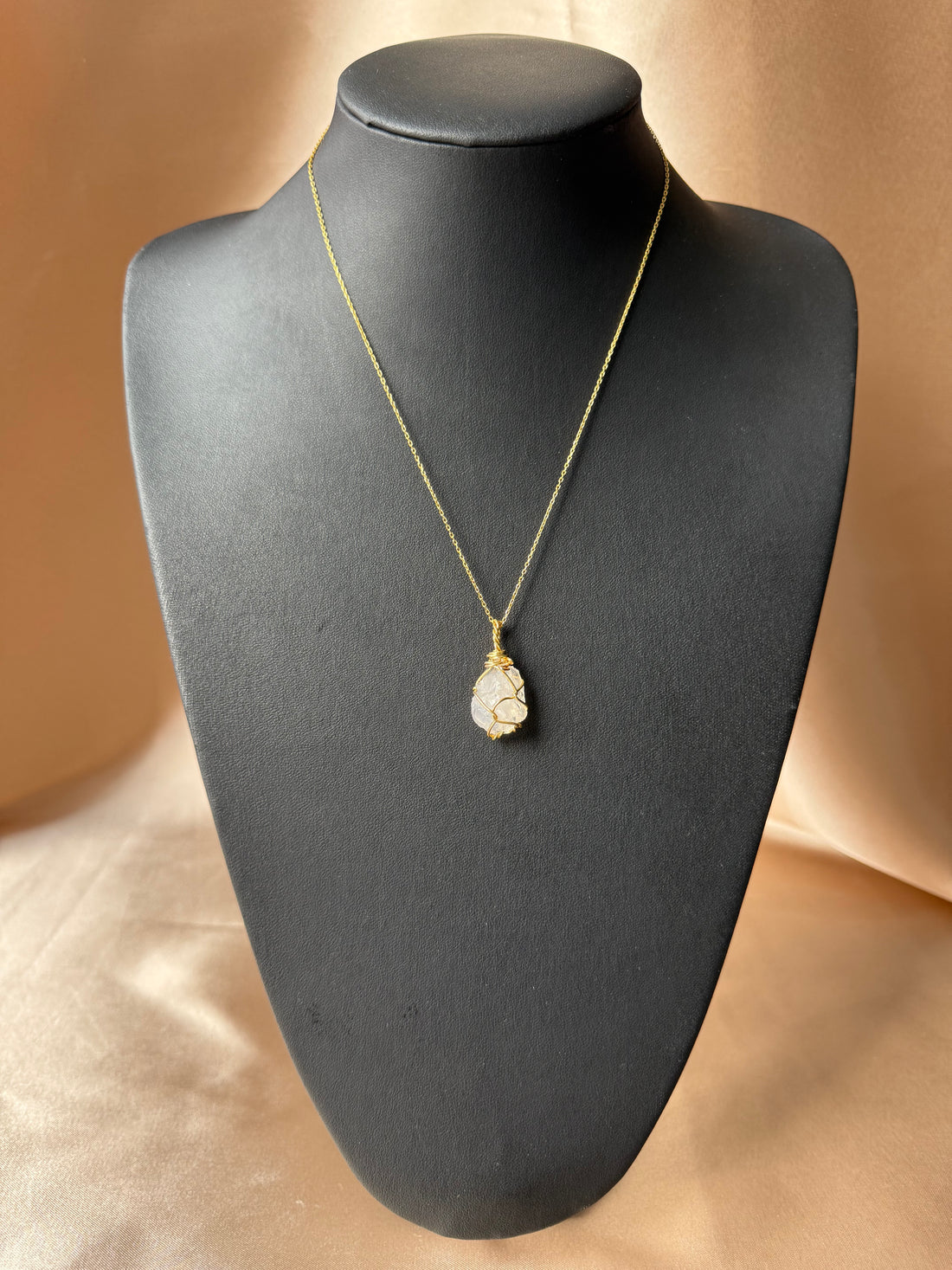 Ay Taşı Sarmal Gold Kolye