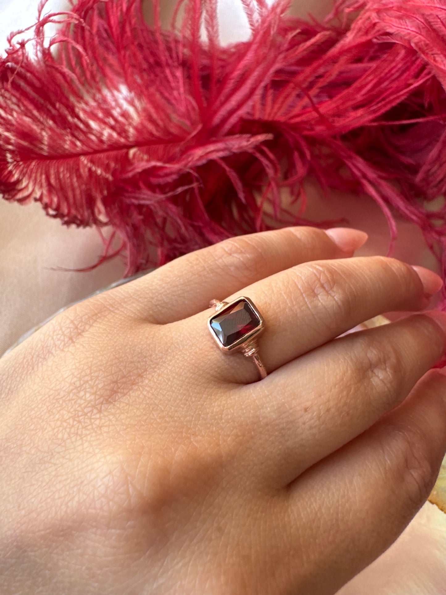 Lal Taşı (Garnet) Dörtgen Rose Gold Yüzük