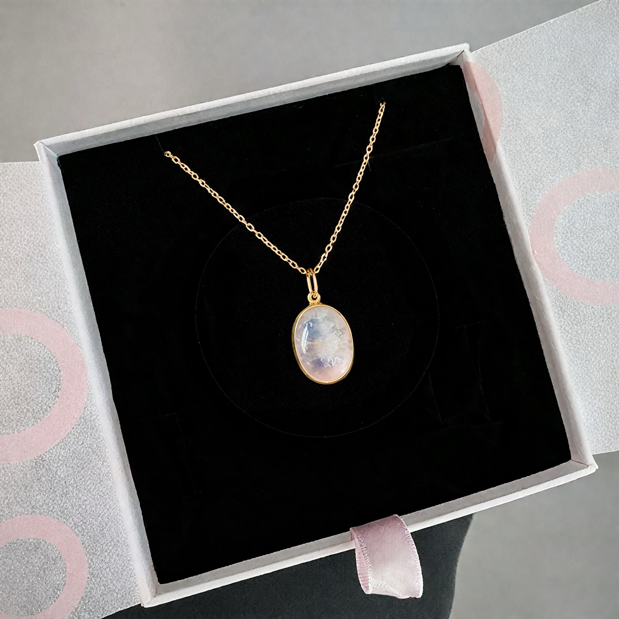 Ay Taşı Büyük Oval Gold Kolye