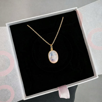 Ay Taşı Büyük Oval Gold Kolye