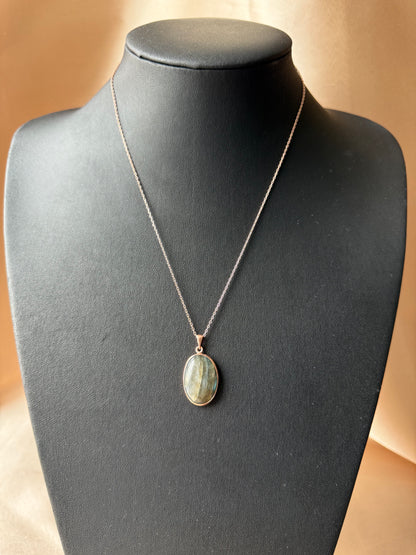 Labradorit Büyük Oval Rose Gold Kolye