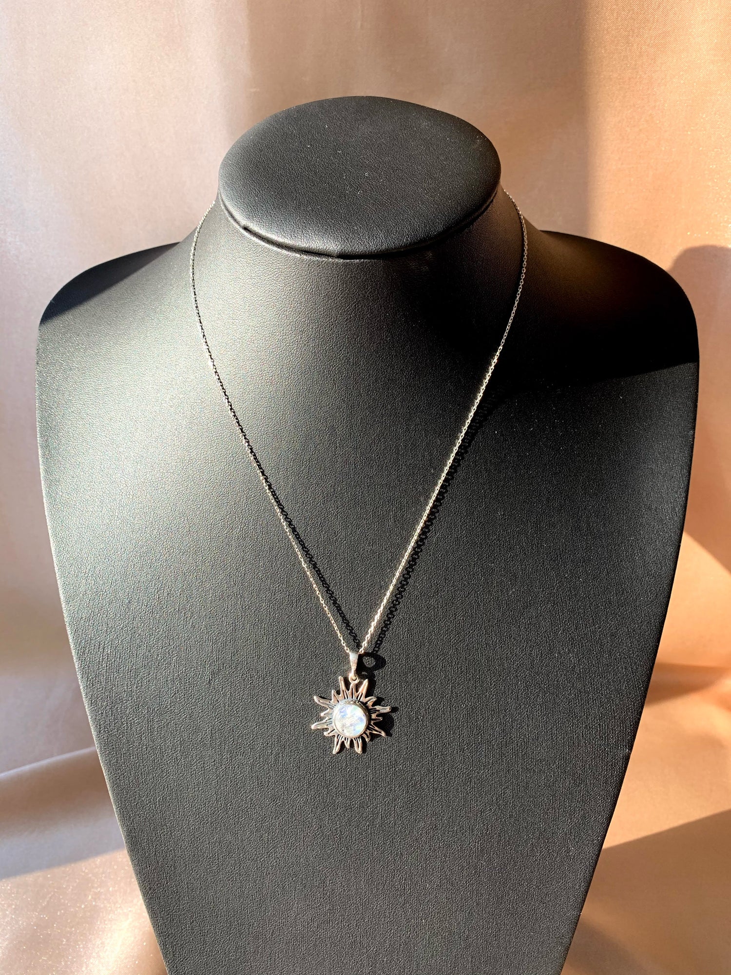 Ay Taşı Büyük Güneş Gümüş Kolye
