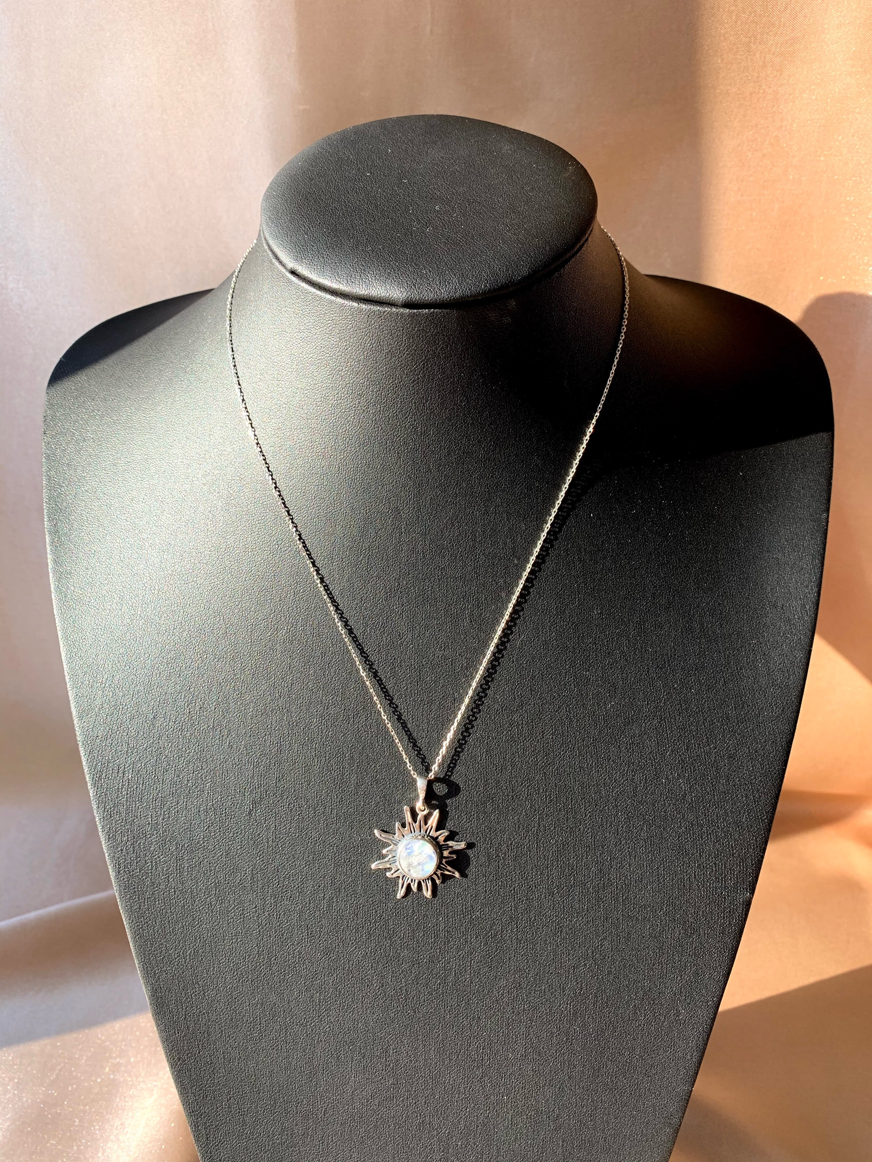 Ay Taşı Büyük Güneş Gümüş Kolye