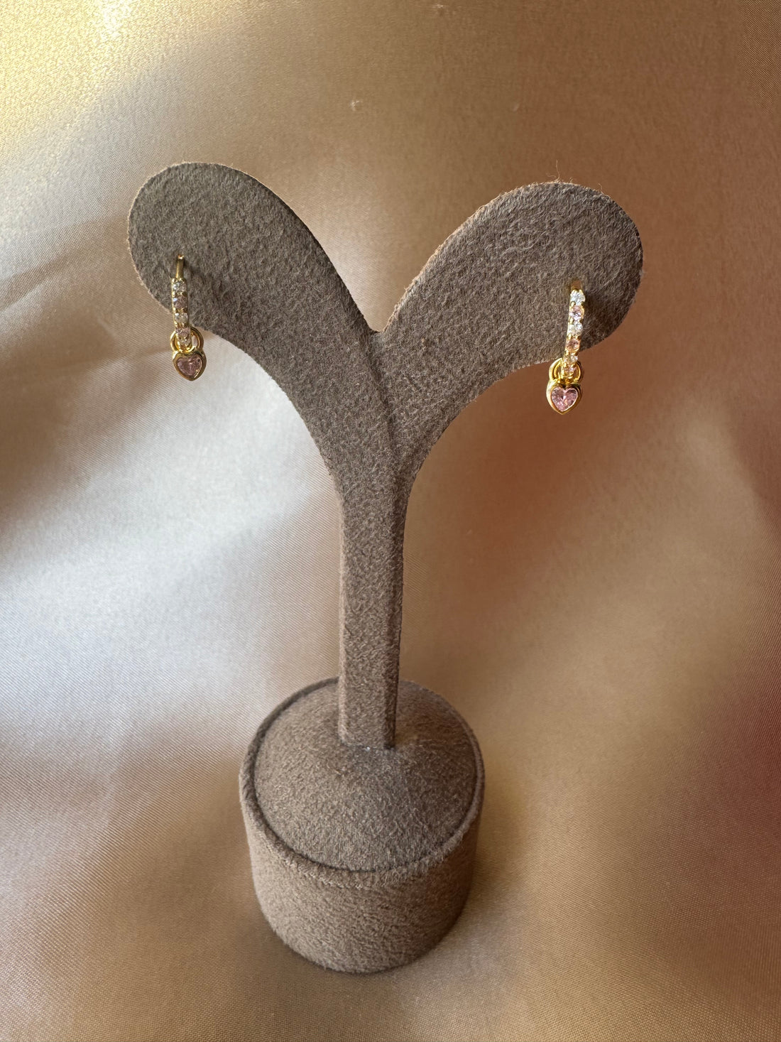 Pembe Kuvars Sallantılı Kalp Gold Küpe