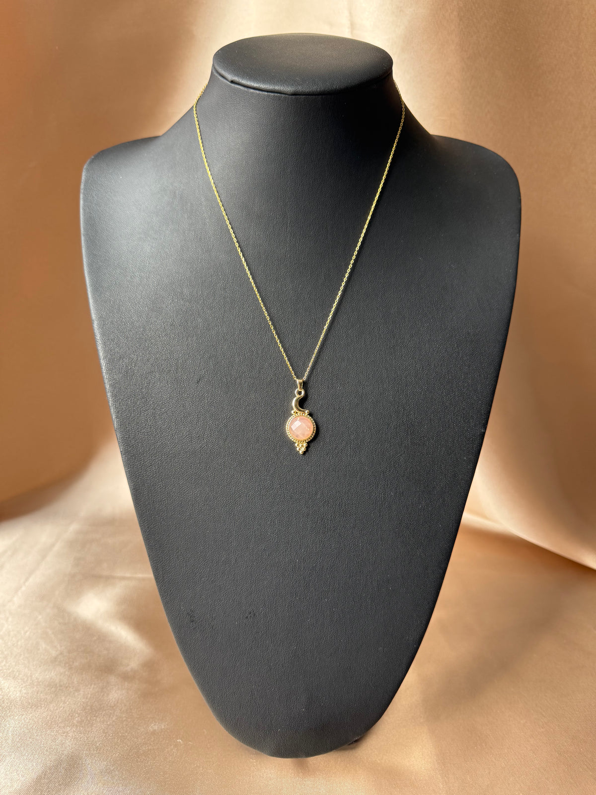Pembe Kuvars Selene Gold Kolye
