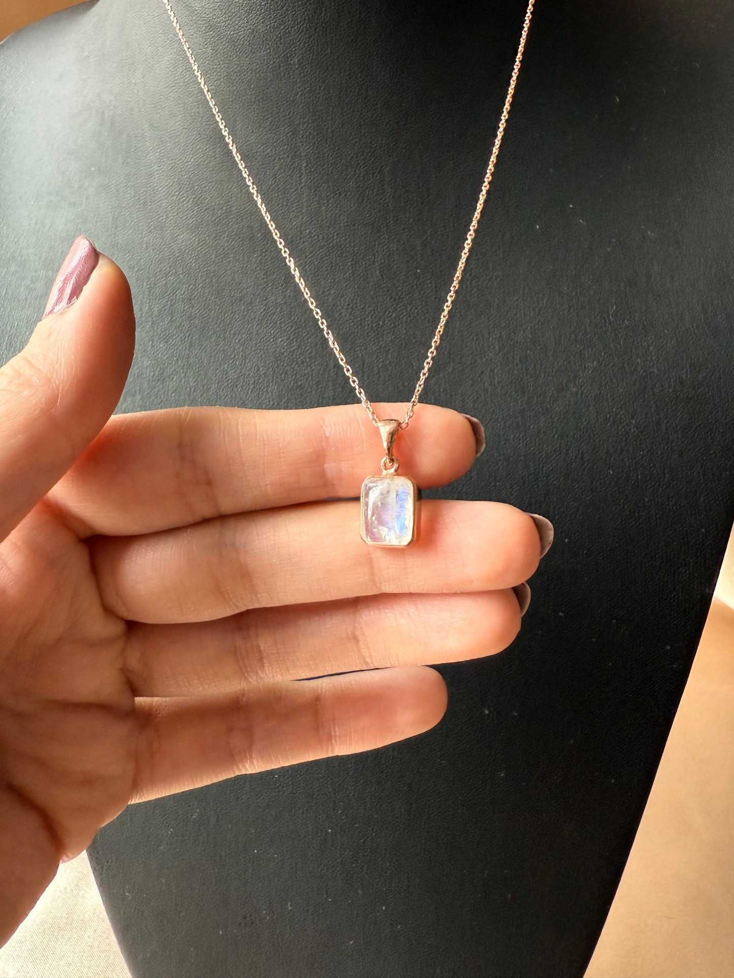 Ay Taşı Minimal Dörtgen Rose Gold Kolye