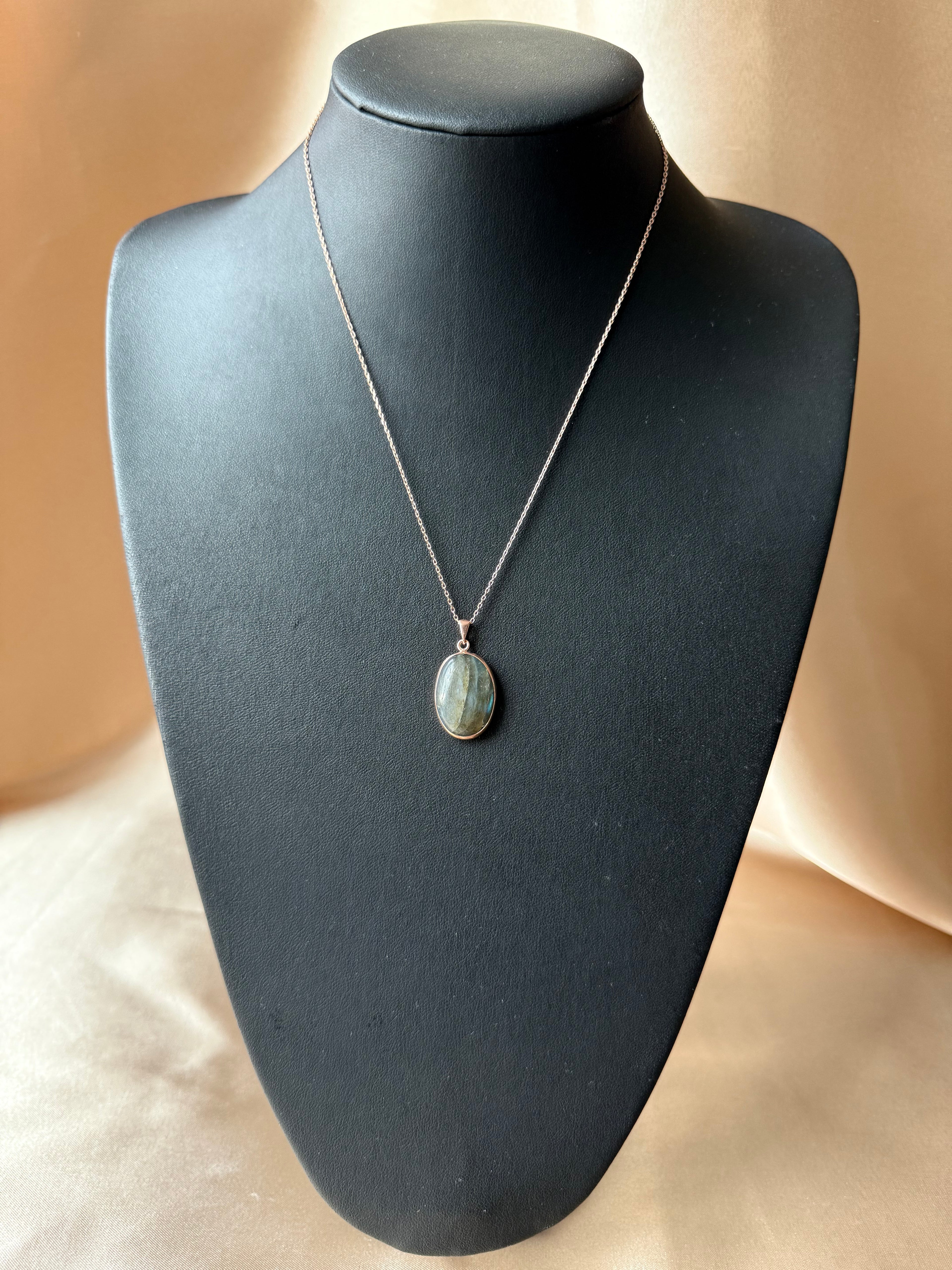 Labradorit Büyük Oval Rose Gold Kolye