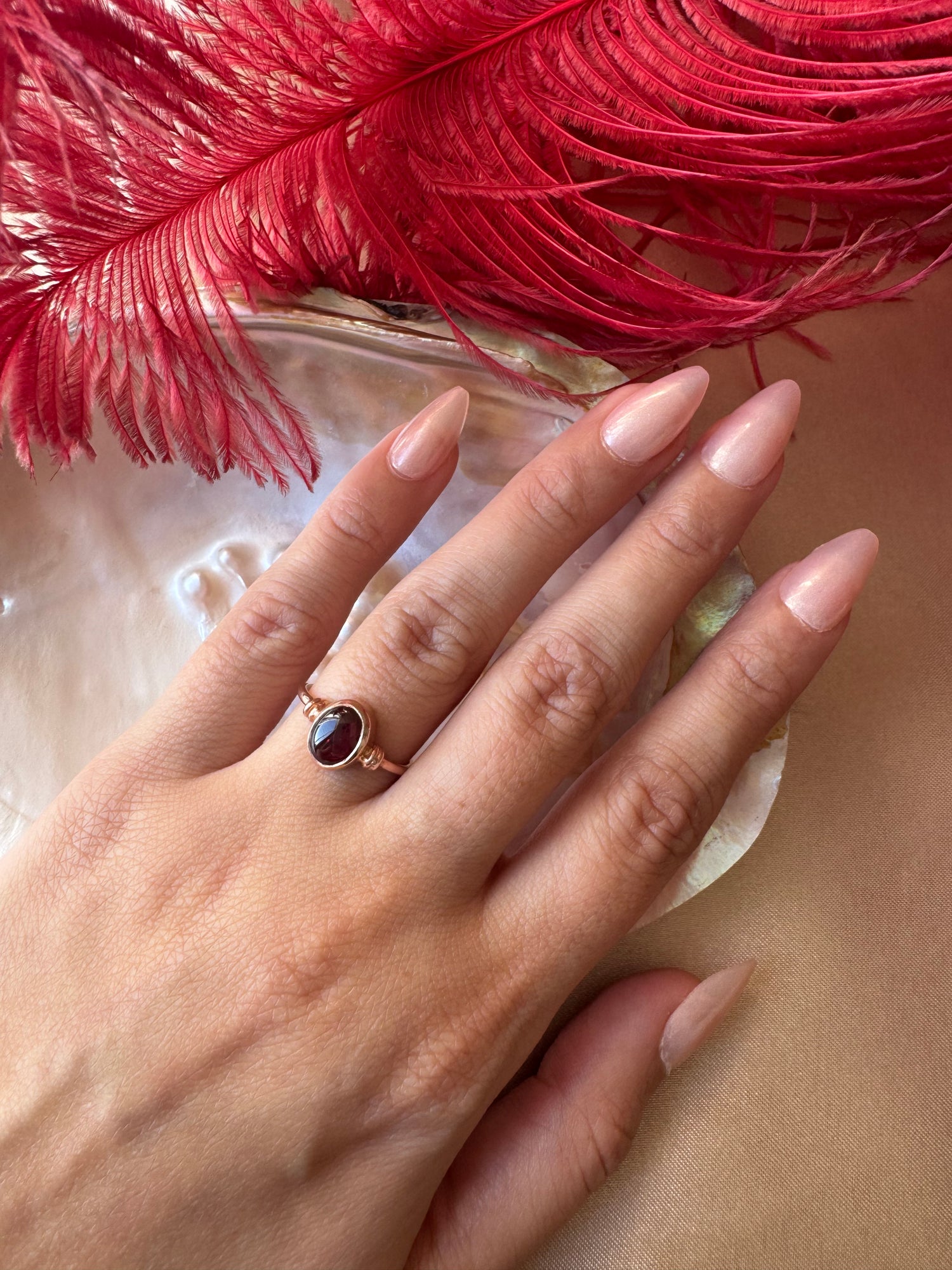 Lal Taşı (Garnet) Diana Rose Gold Yüzük