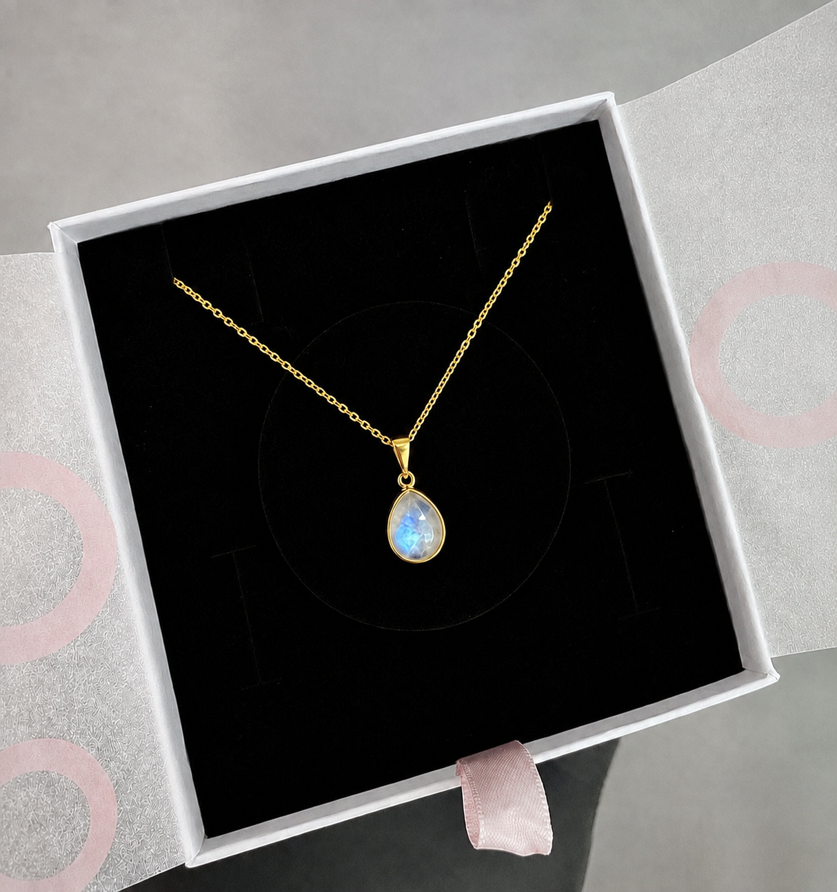 Ay Taşı Minimal Damy Gold Kolye