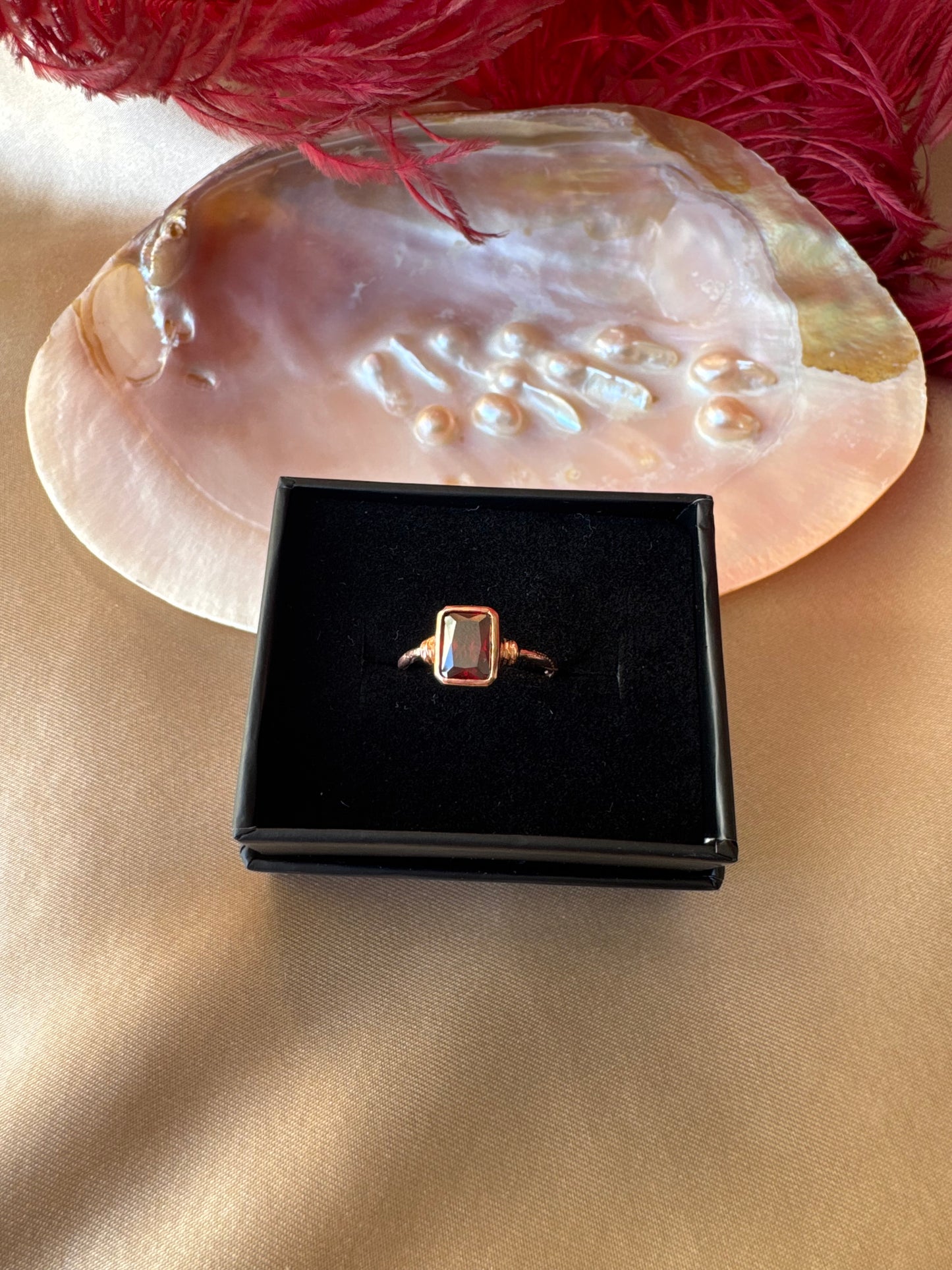 Lal Taşı (Garnet) Dörtgen Rose Gold Yüzük