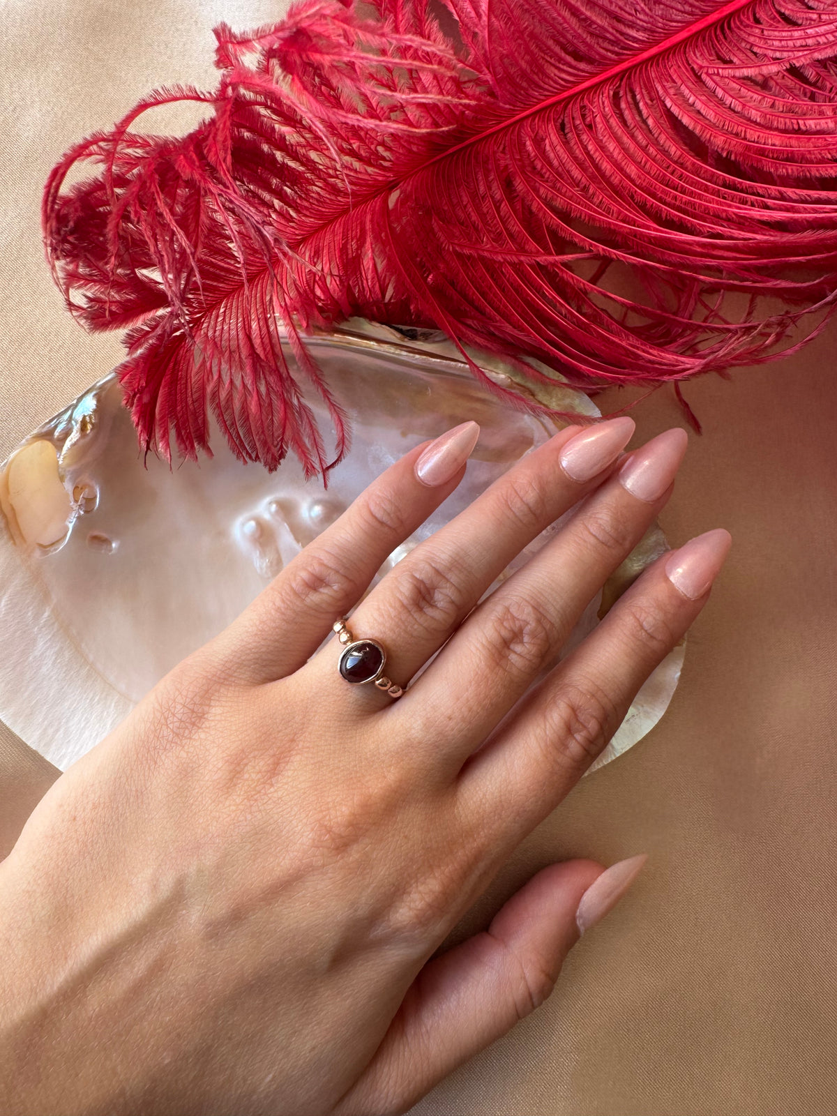Lal Taşı (Garnet) Hera Rose Gold Yüzük