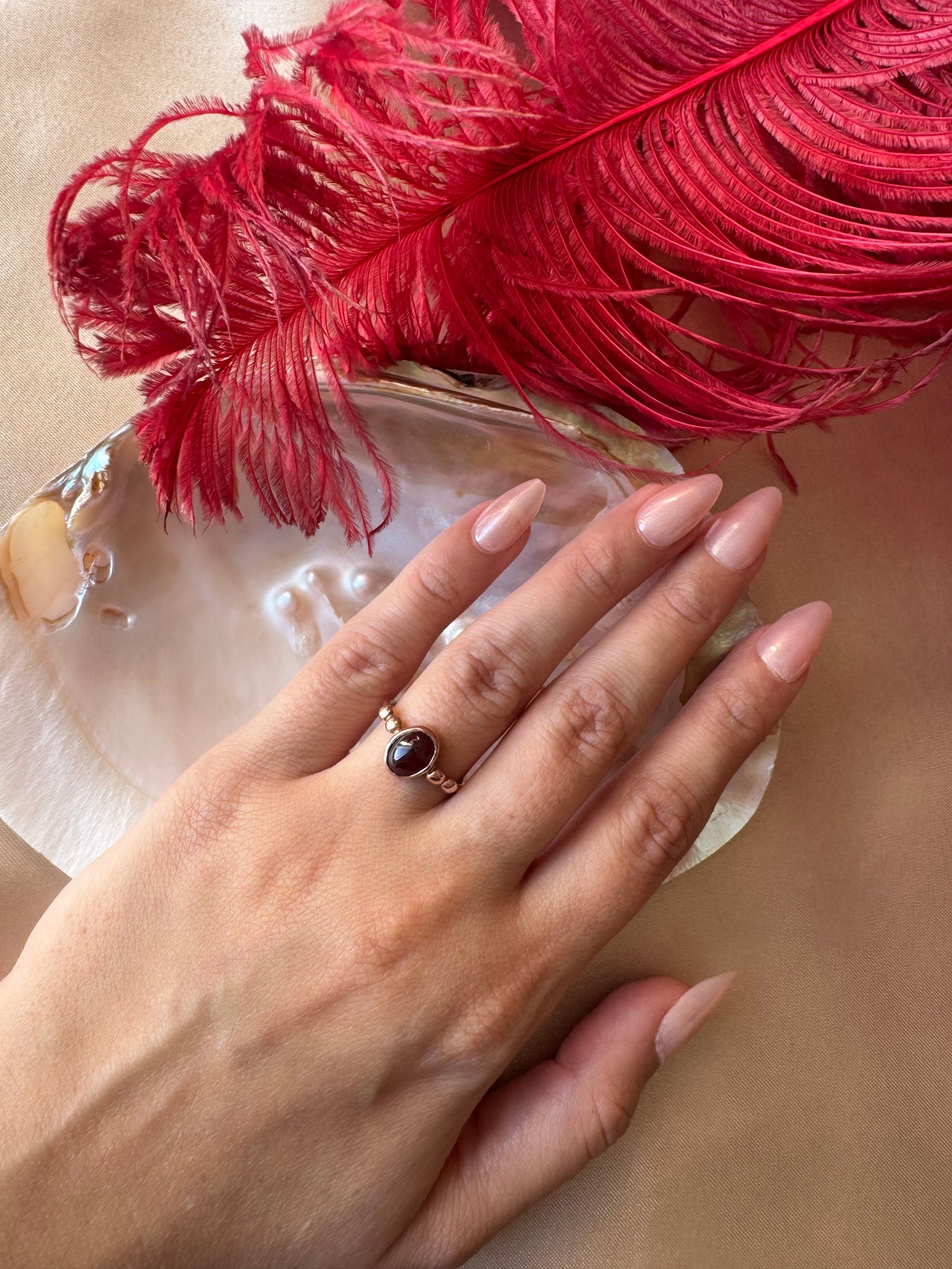 Lal Taşı (Garnet) Hera Rose Gold Yüzük