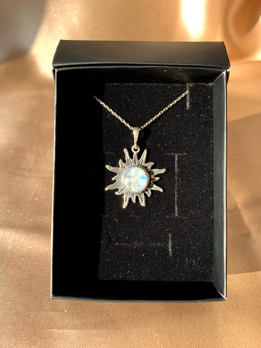 Ay Taşı Büyük Güneş Gümüş Kolye